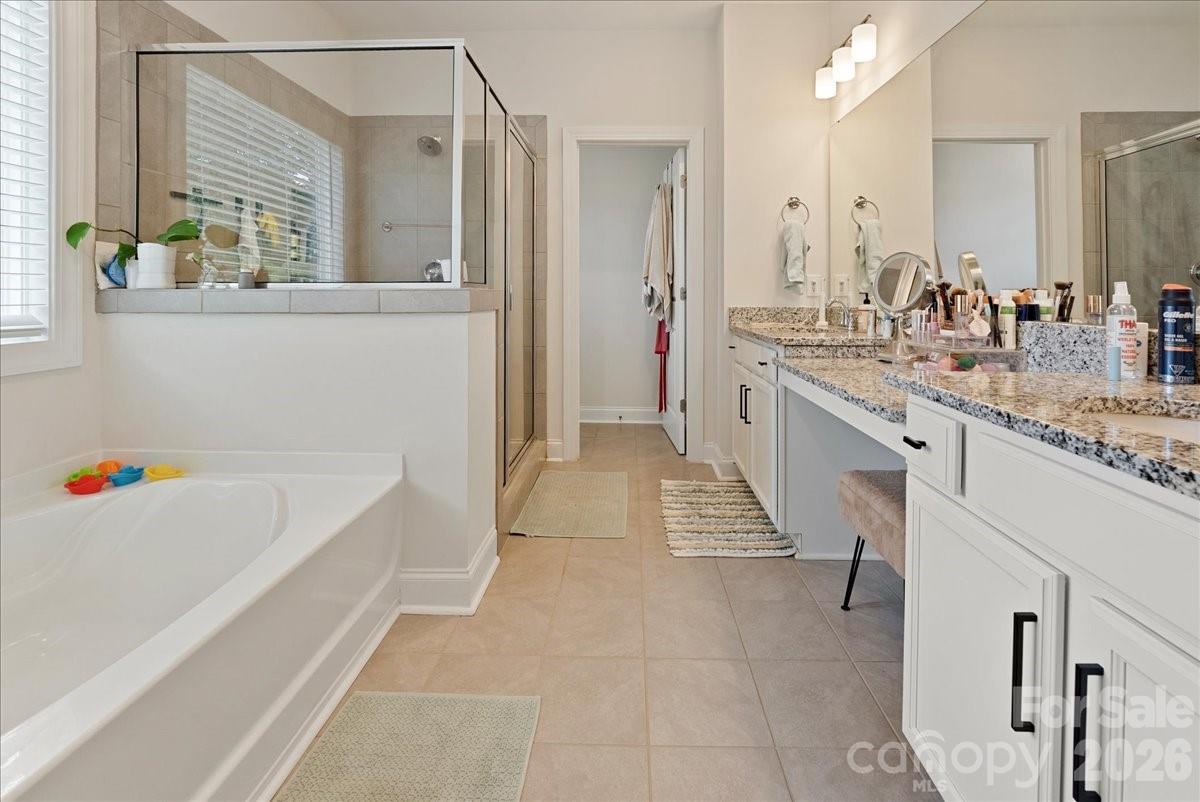 39 Hanging Leaf Court Property Photo 23