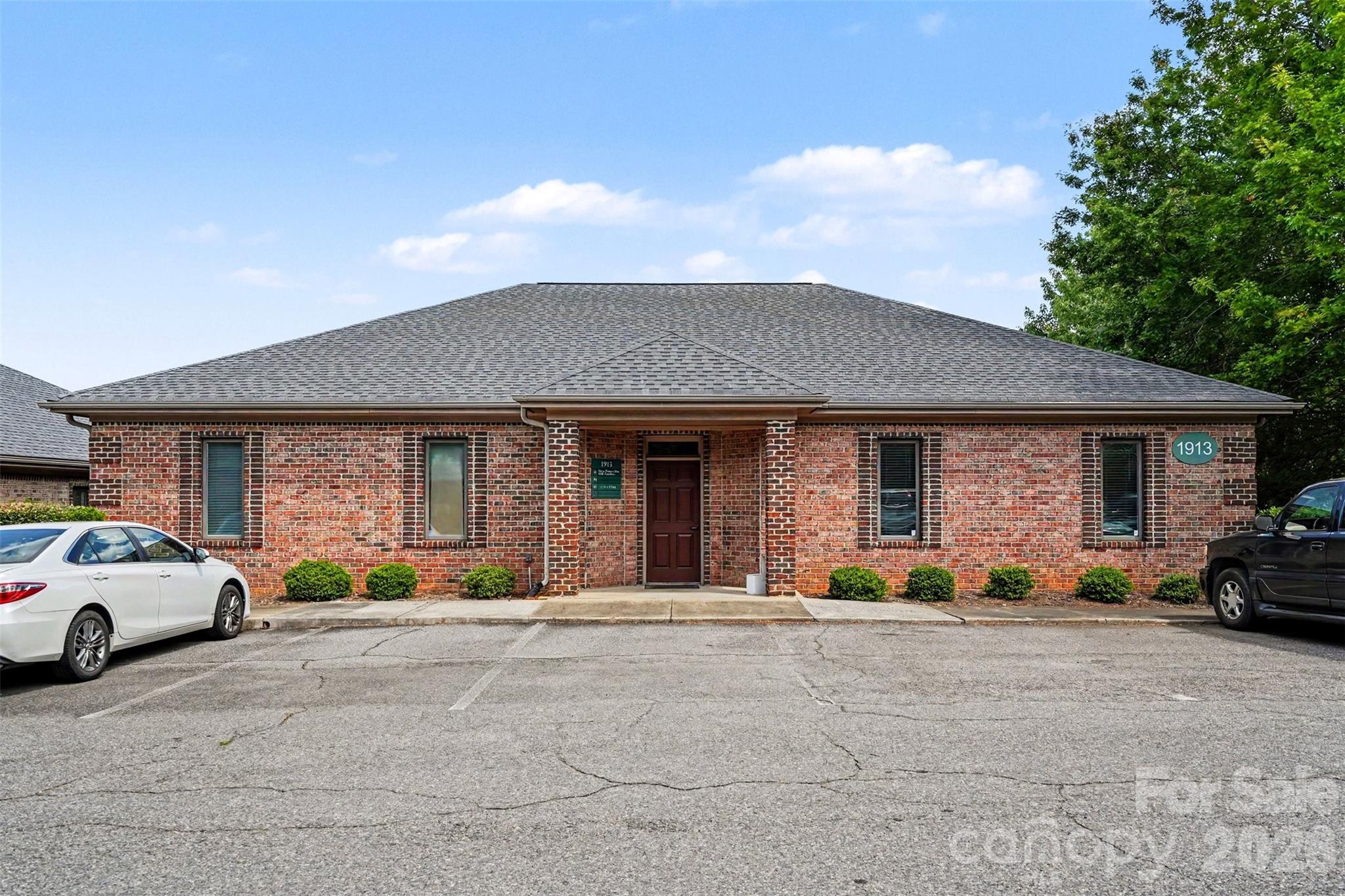 1913 J N Pease Place 201 Property Photo 1