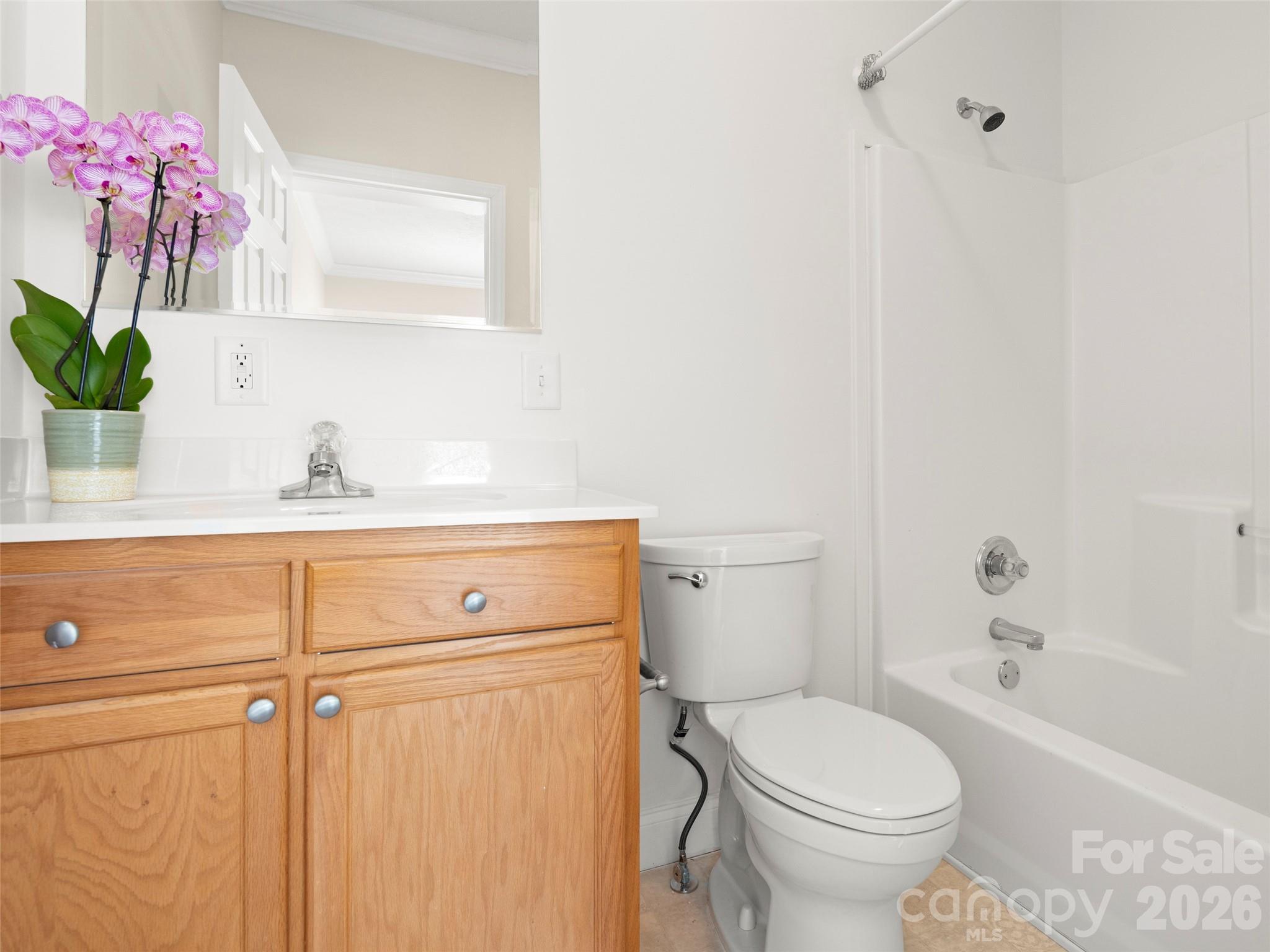 1 Hedgerose Court B Property Photo 4