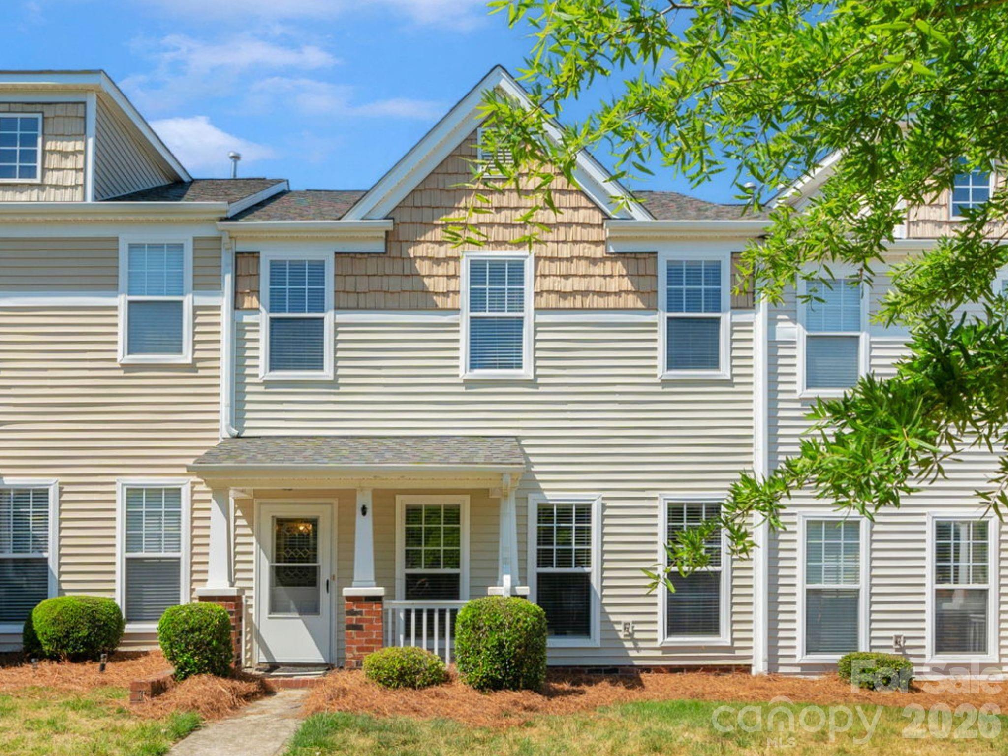 1021 Laparc Lane Property Photo 4