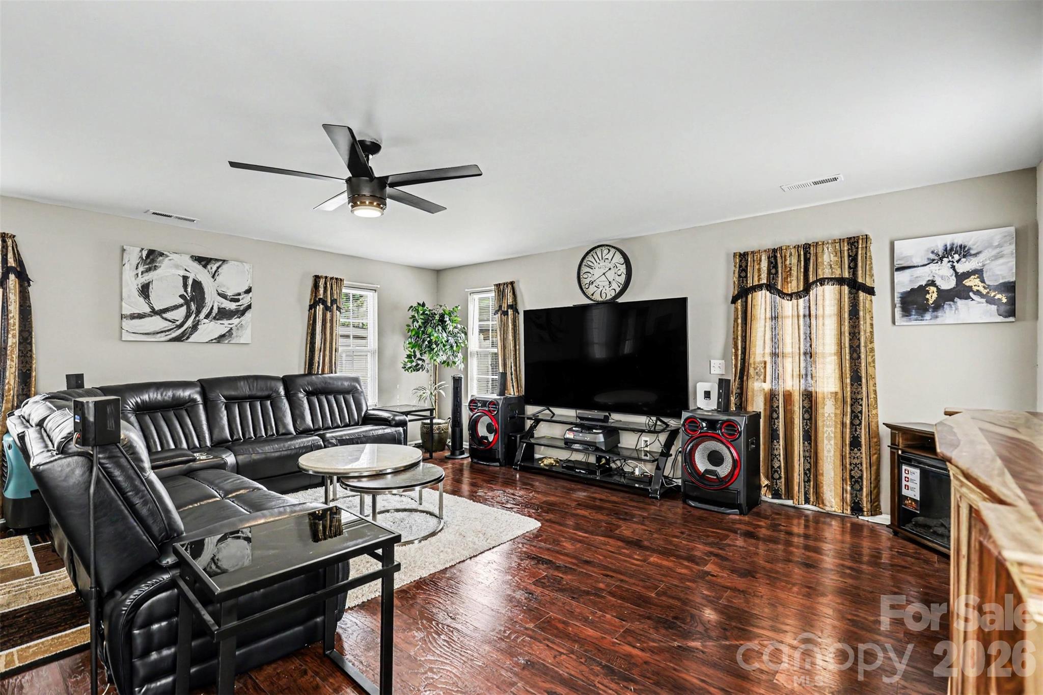 306 Cayman Way Property Photo 4