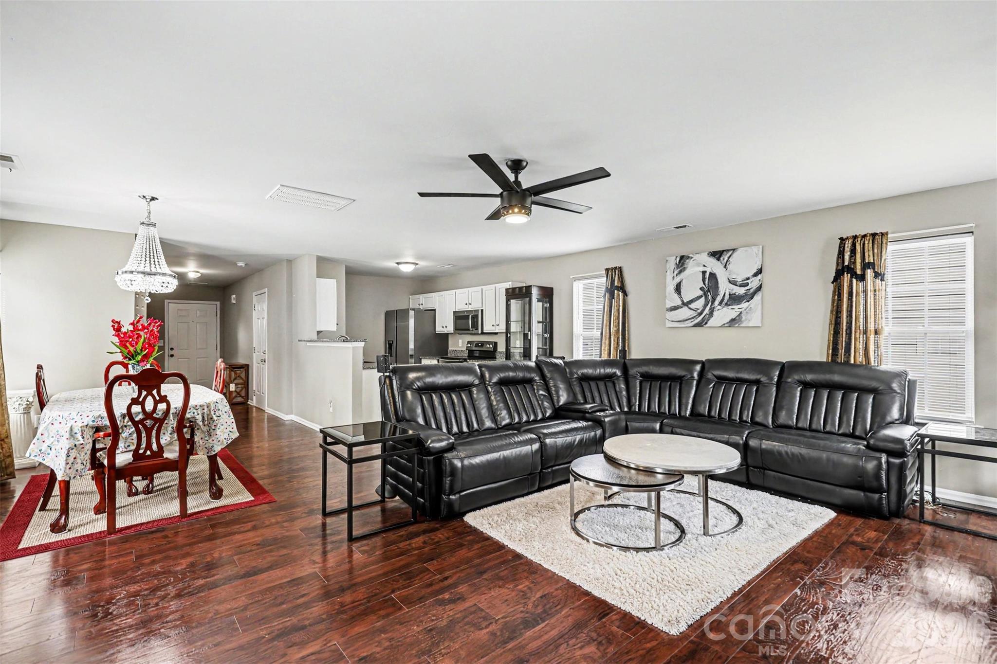 306 Cayman Way Property Photo 5