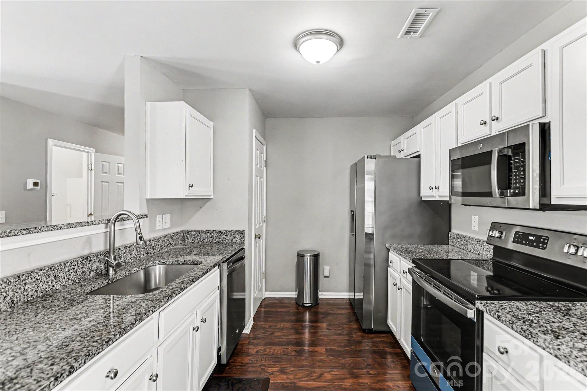 306 Cayman Way Property Photo 8