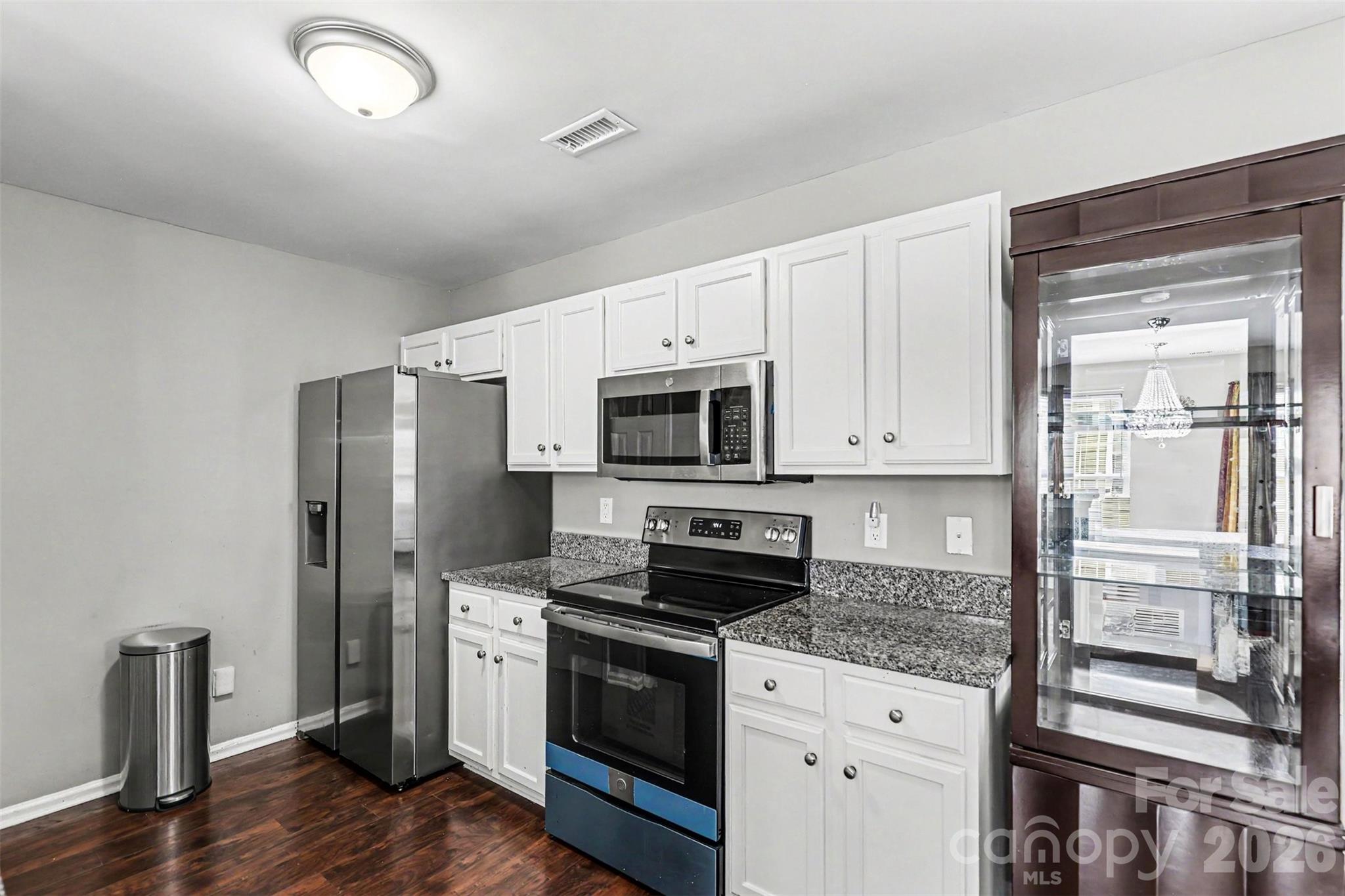 306 Cayman Way Property Photo 9