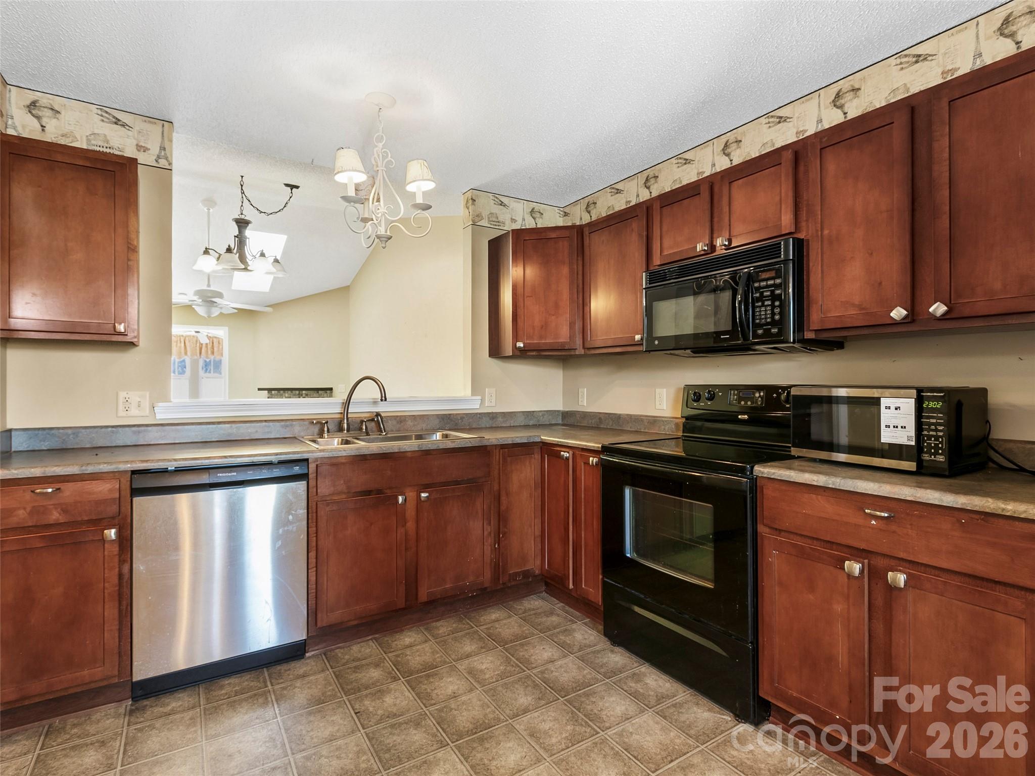 1704 Deermouse Way Property Photo 4
