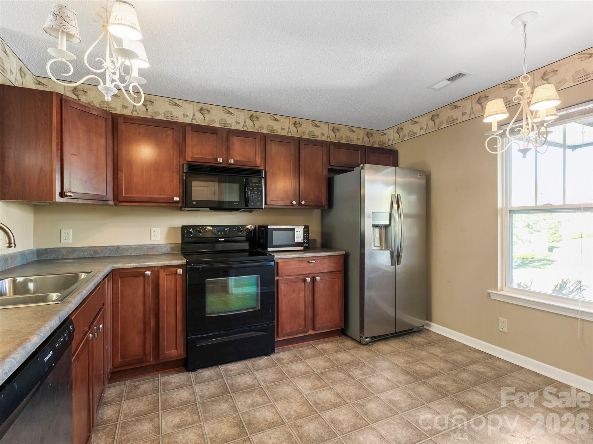 1704 Deermouse Way Property Photo 5