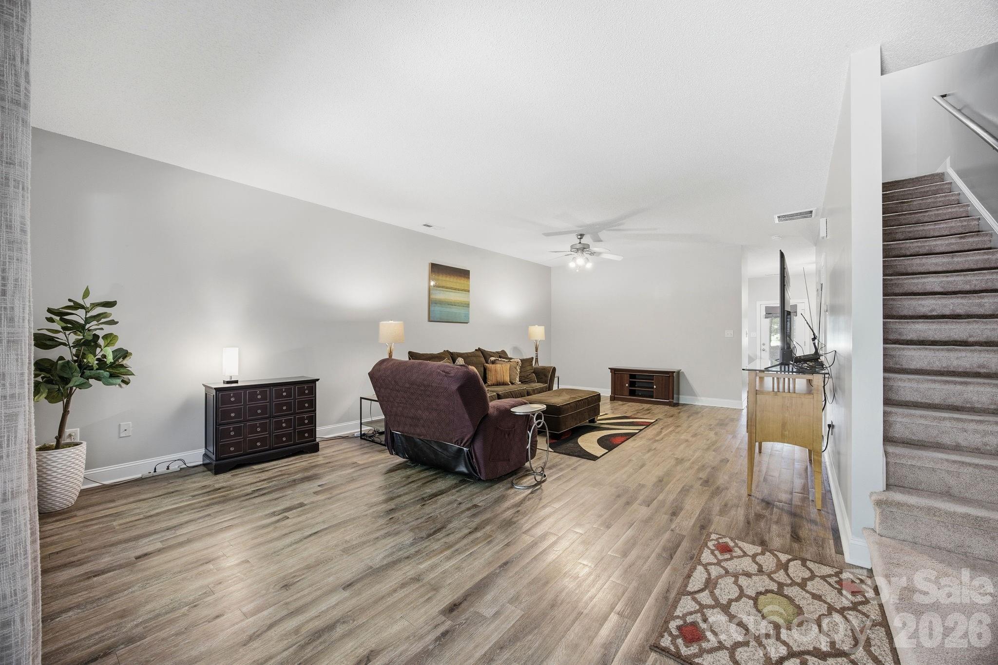 118 Par Place Property Photo 3