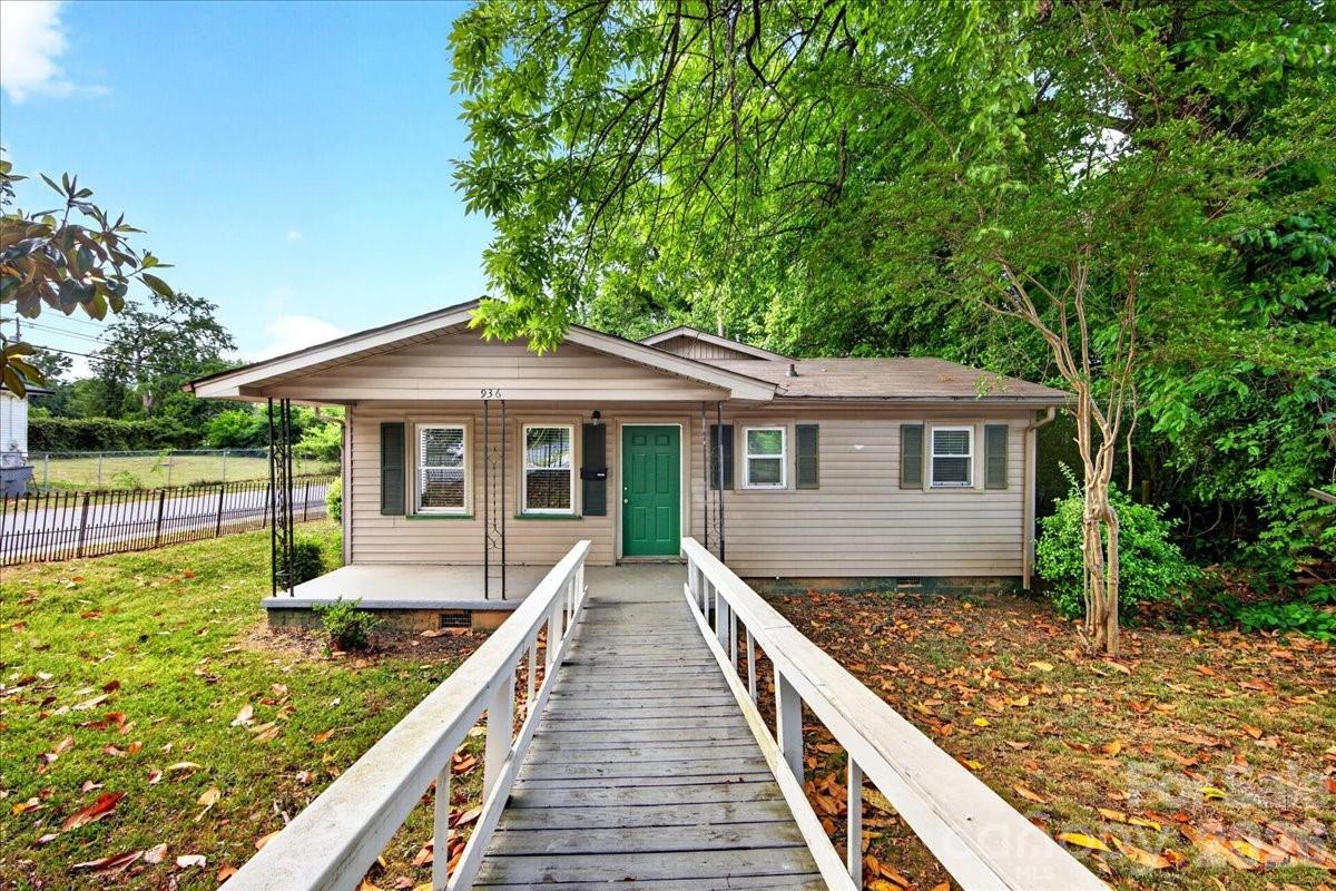 936 Holland Avenue Property Photo 1
