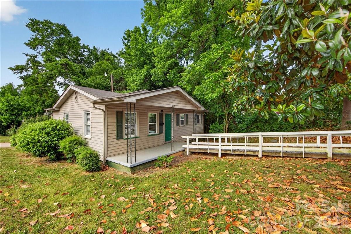 936 Holland Avenue Property Photo 3