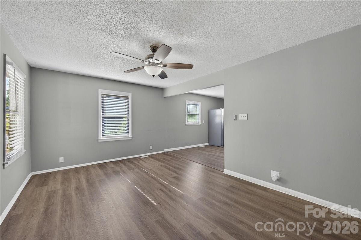 936 Holland Avenue Property Photo 7