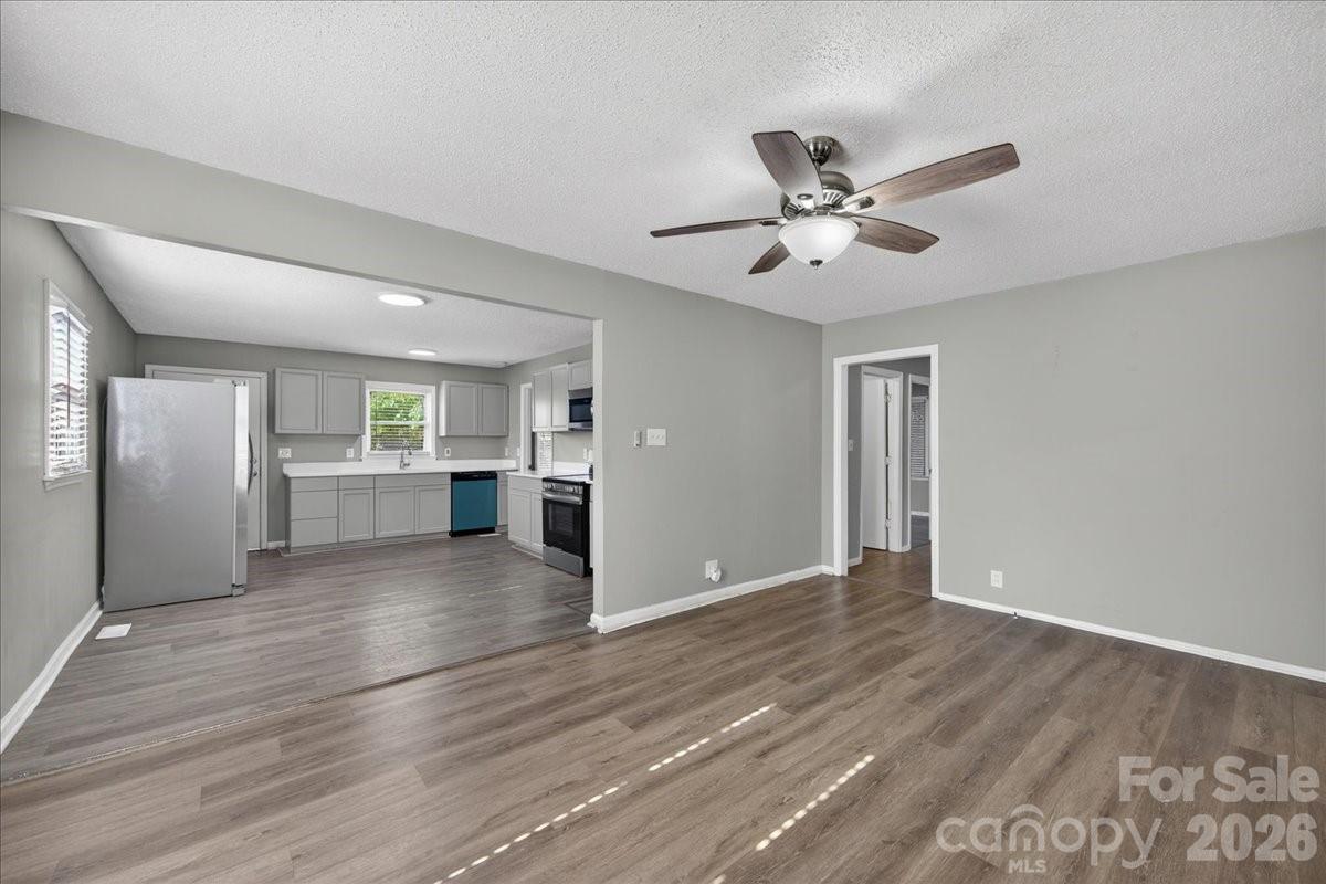 936 Holland Avenue Property Photo 8
