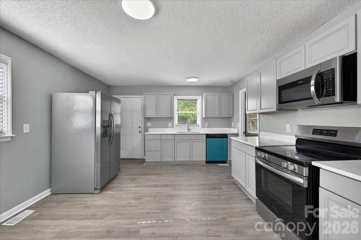 936 Holland Avenue Property Photo 9