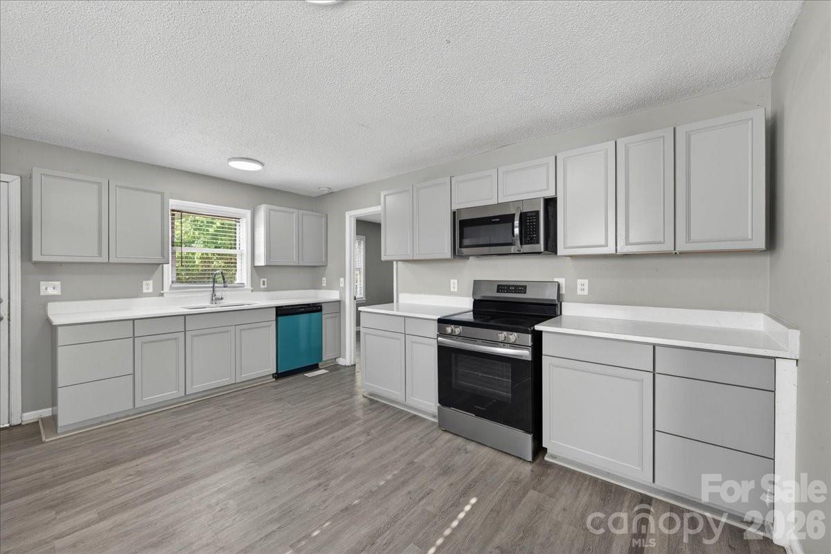 936 Holland Avenue Property Photo 10