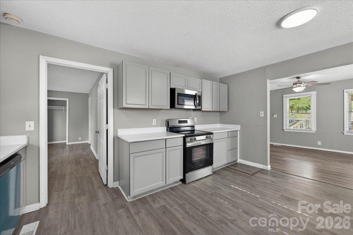 936 Holland Avenue Property Photo 12