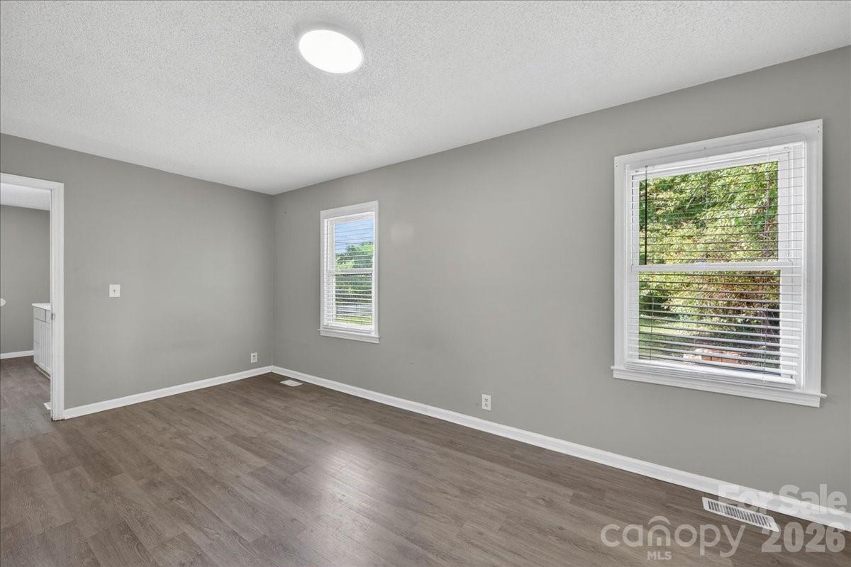 936 Holland Avenue Property Photo 13