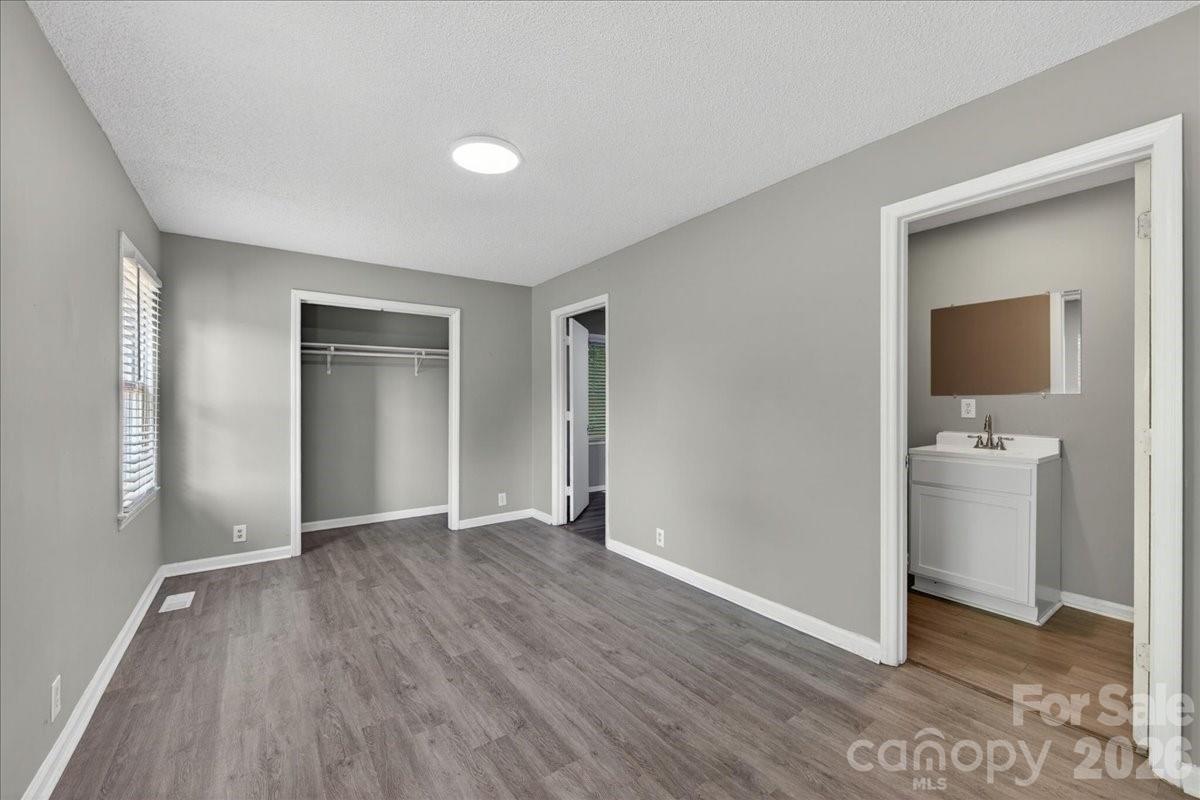 936 Holland Avenue Property Photo 15