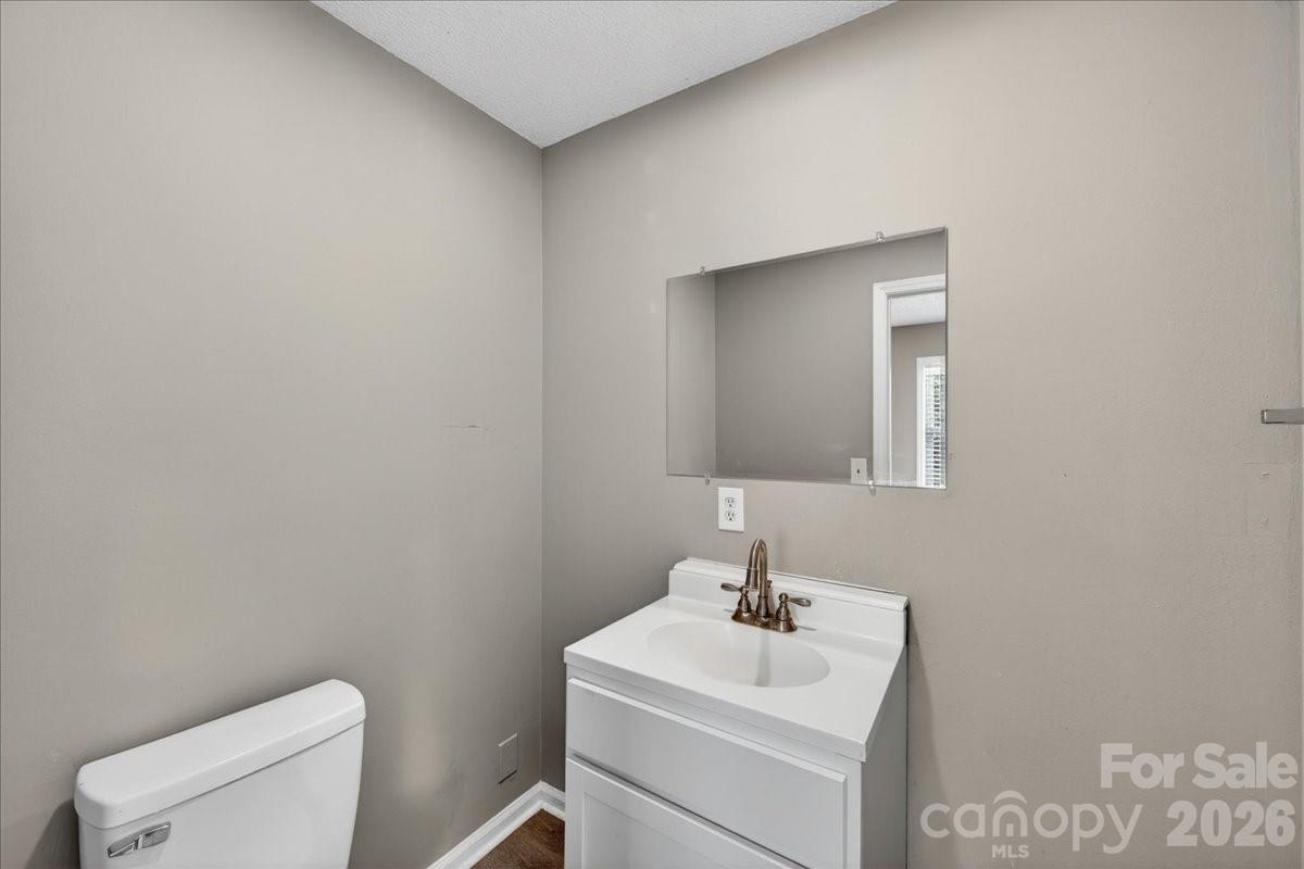 936 Holland Avenue Property Photo 16