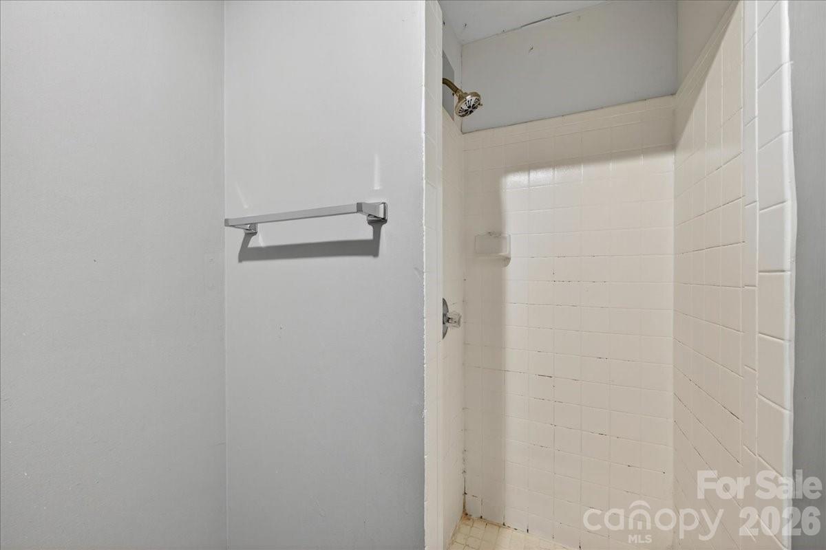 936 Holland Avenue Property Photo 17