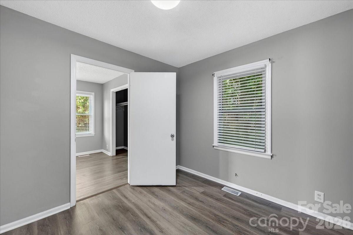 936 Holland Avenue Property Photo 18
