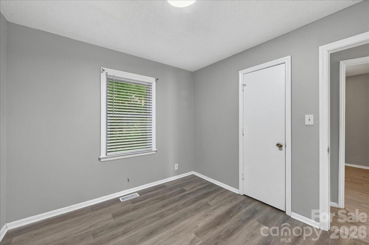 936 Holland Avenue Property Photo 19