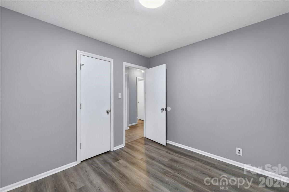 936 Holland Avenue Property Photo 20