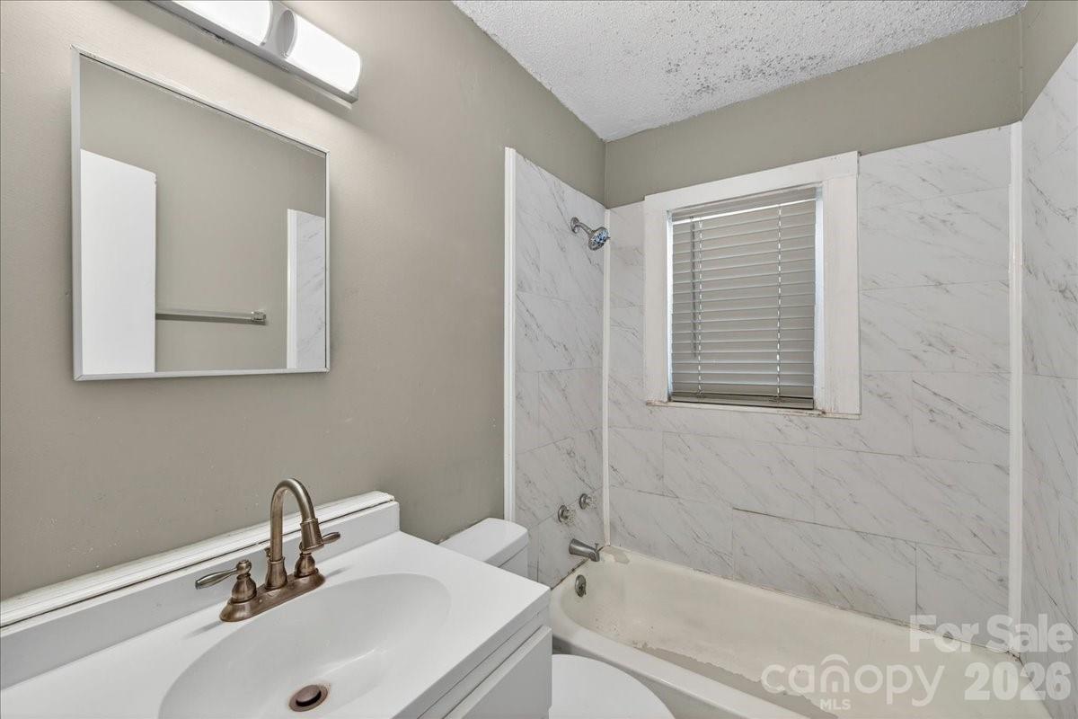 936 Holland Avenue Property Photo 21