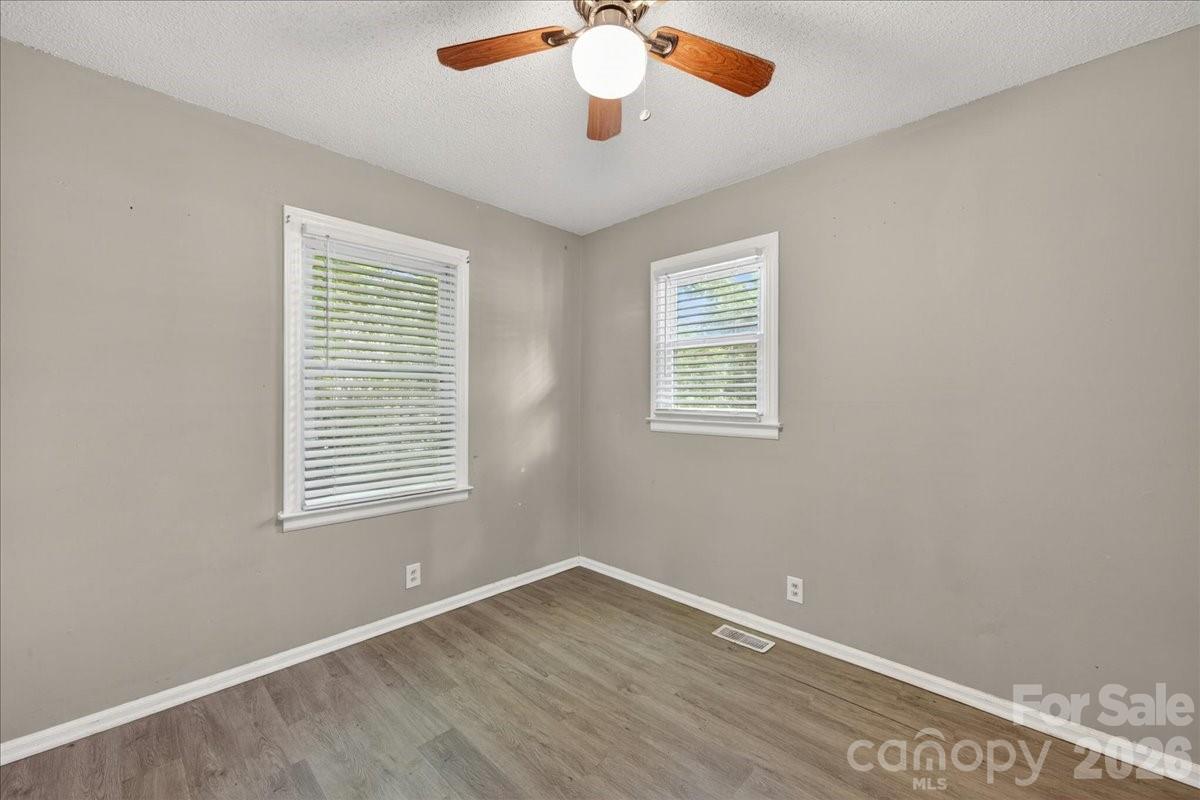 936 Holland Avenue Property Photo 22