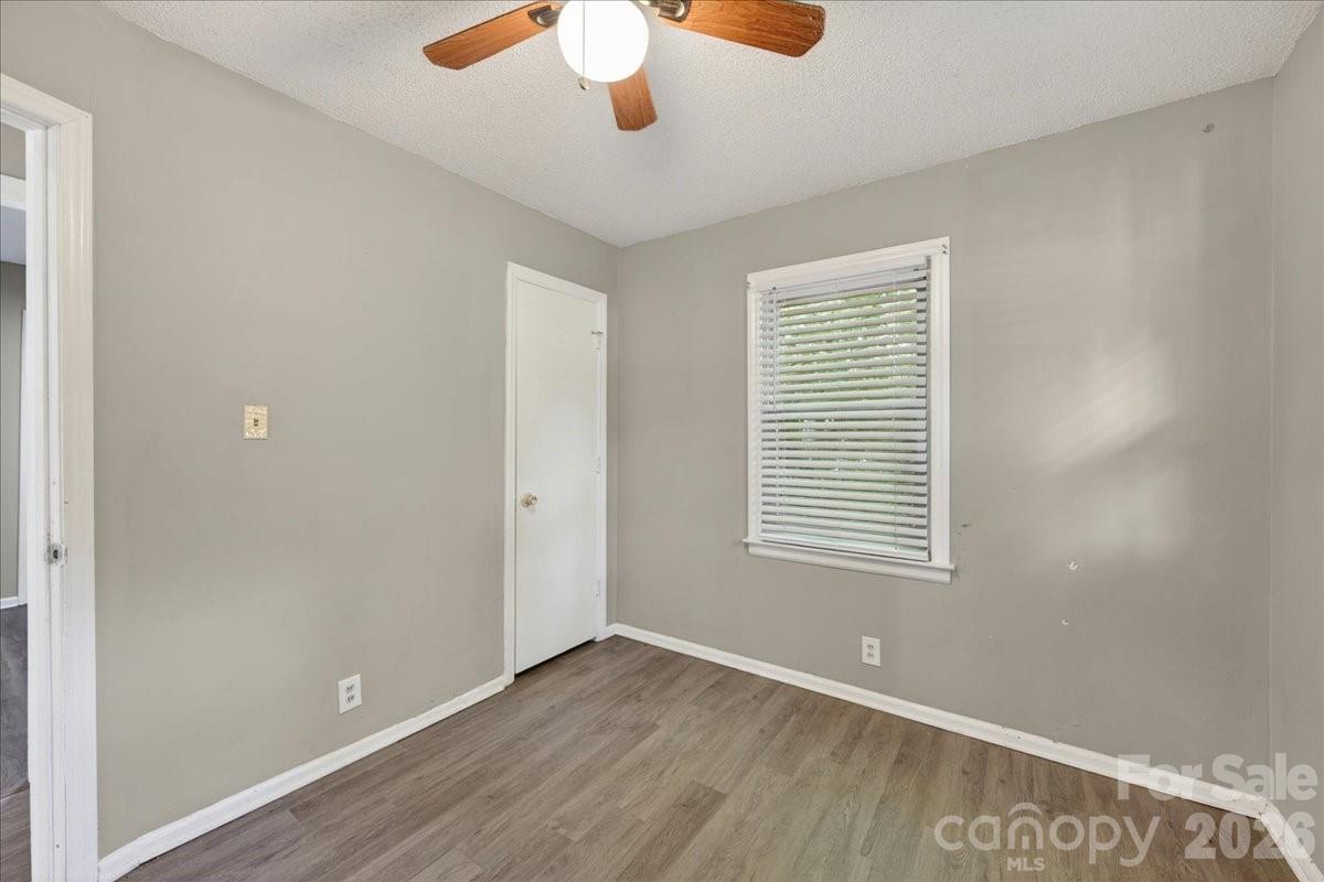 936 Holland Avenue Property Photo 23