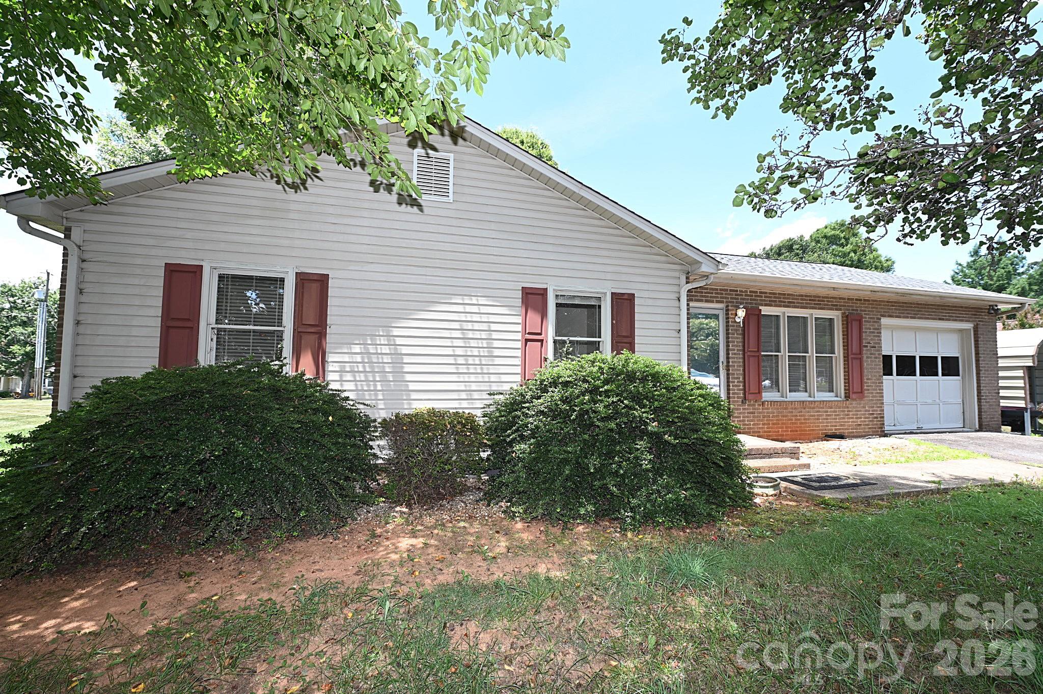 4445 Sulphur Springs Road Property Photo 2