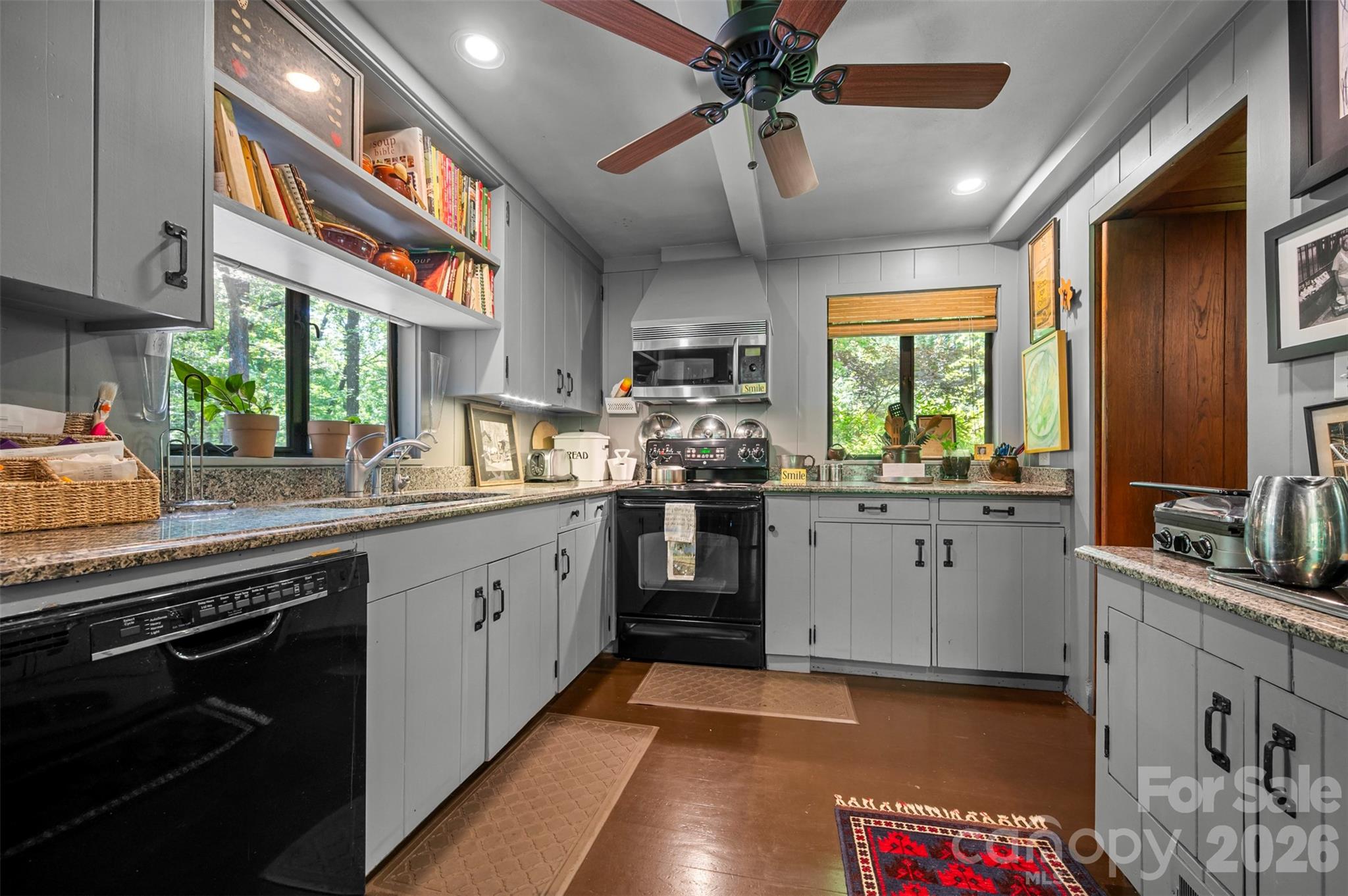 484 Sourwood Ridge Road Property Photo 8