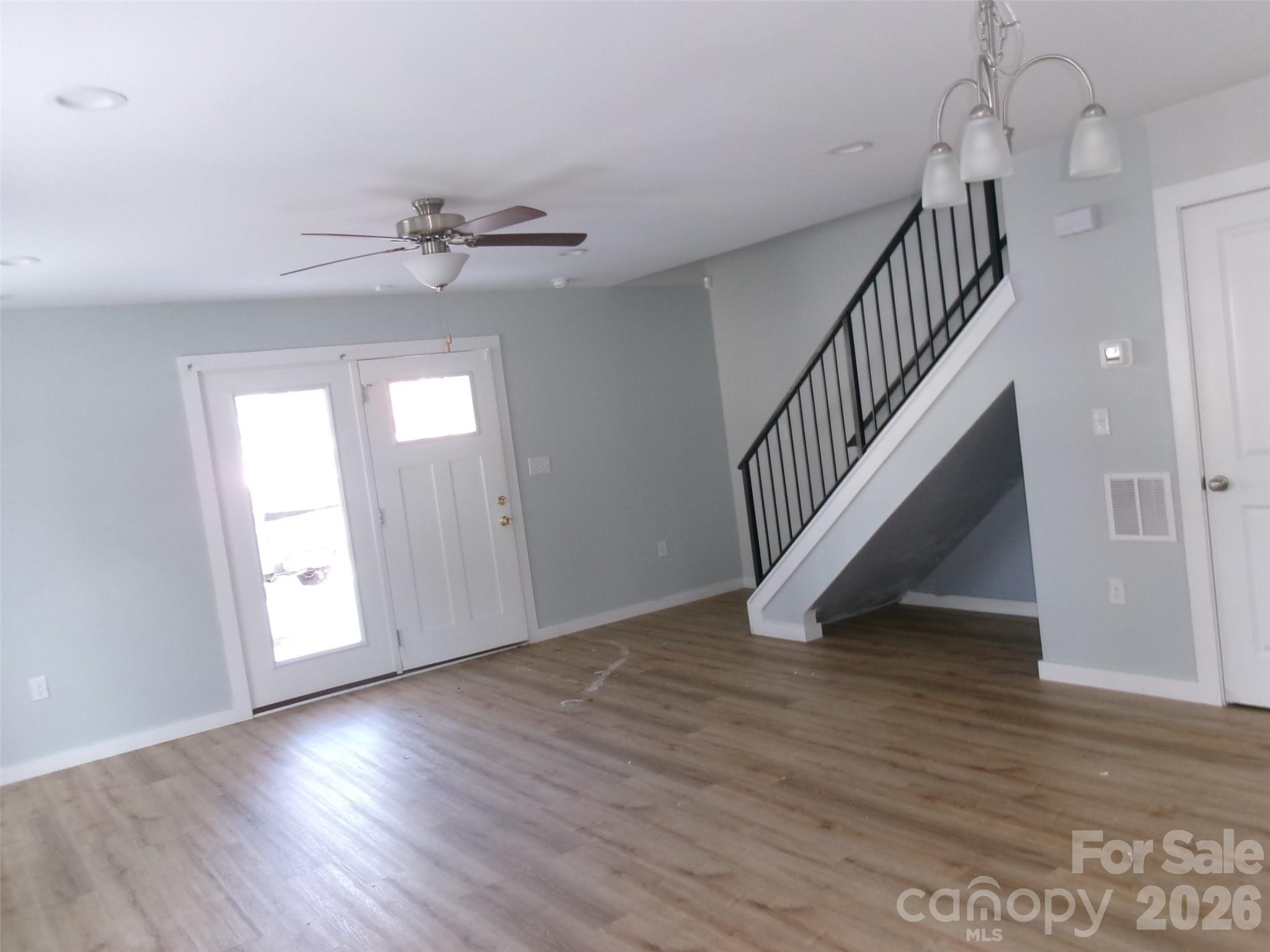 510 Kings Road Property Photo 8