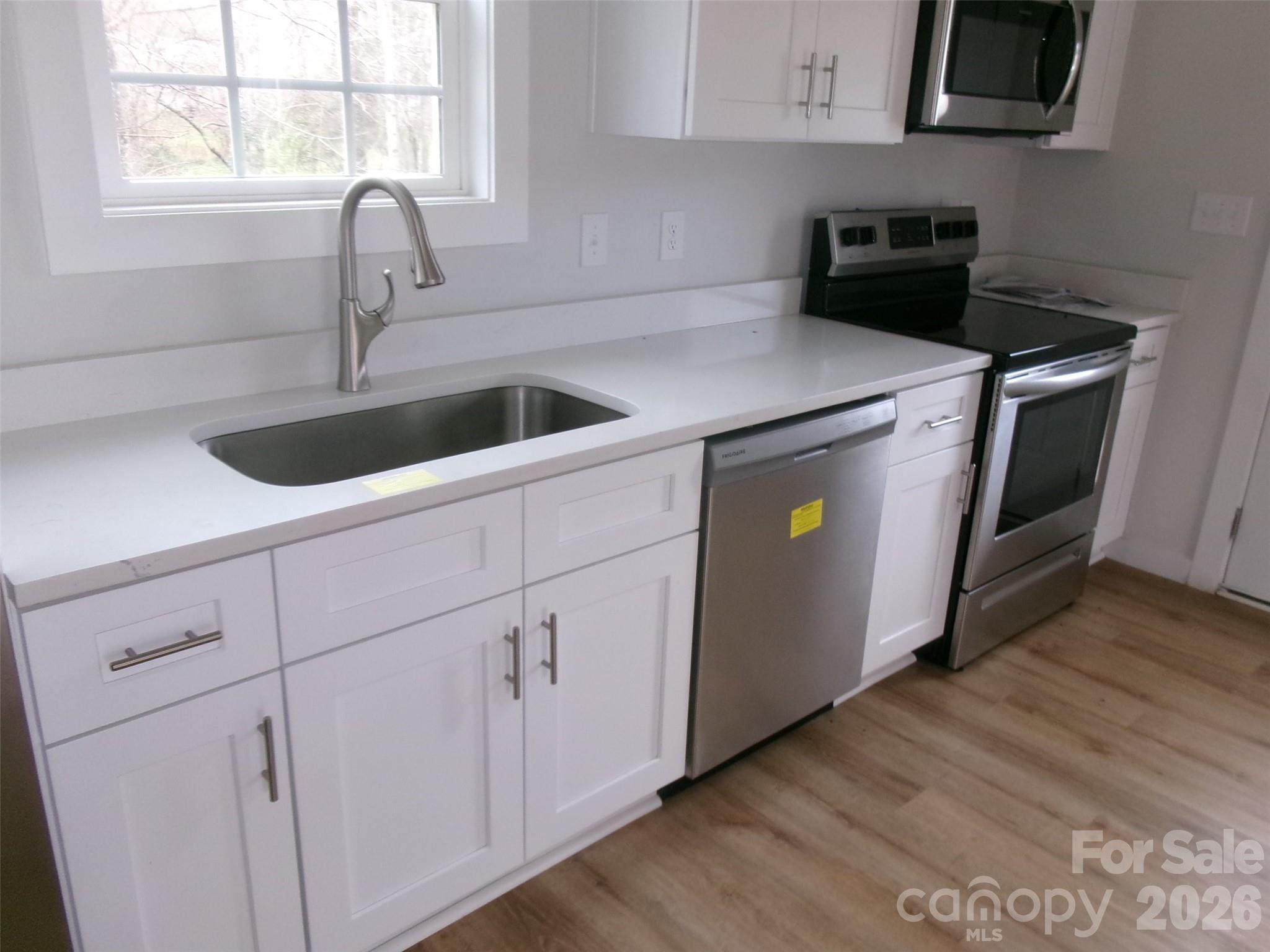 510 Kings Road Property Photo 14