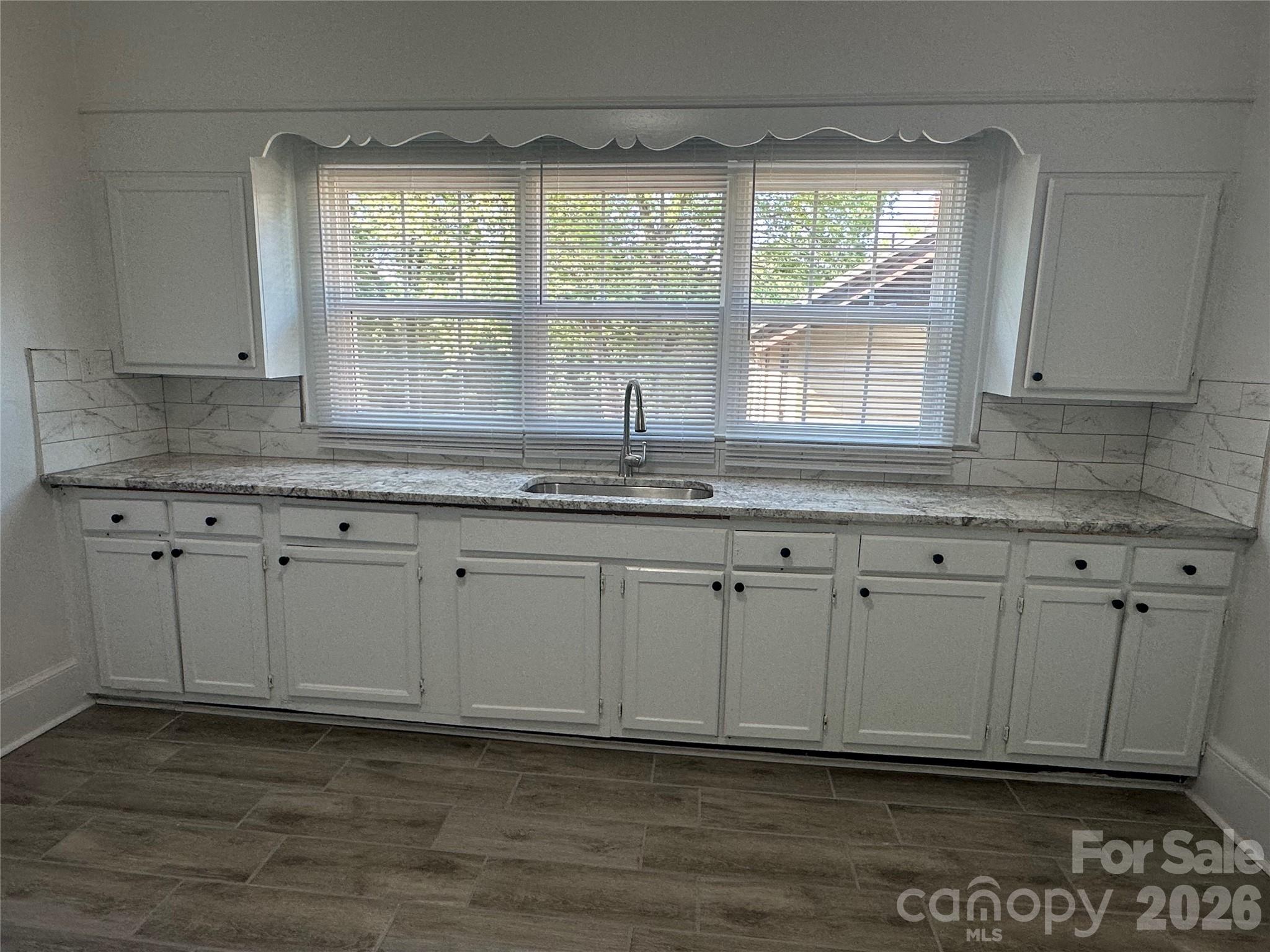 4028 Leo Street Property Photo 5