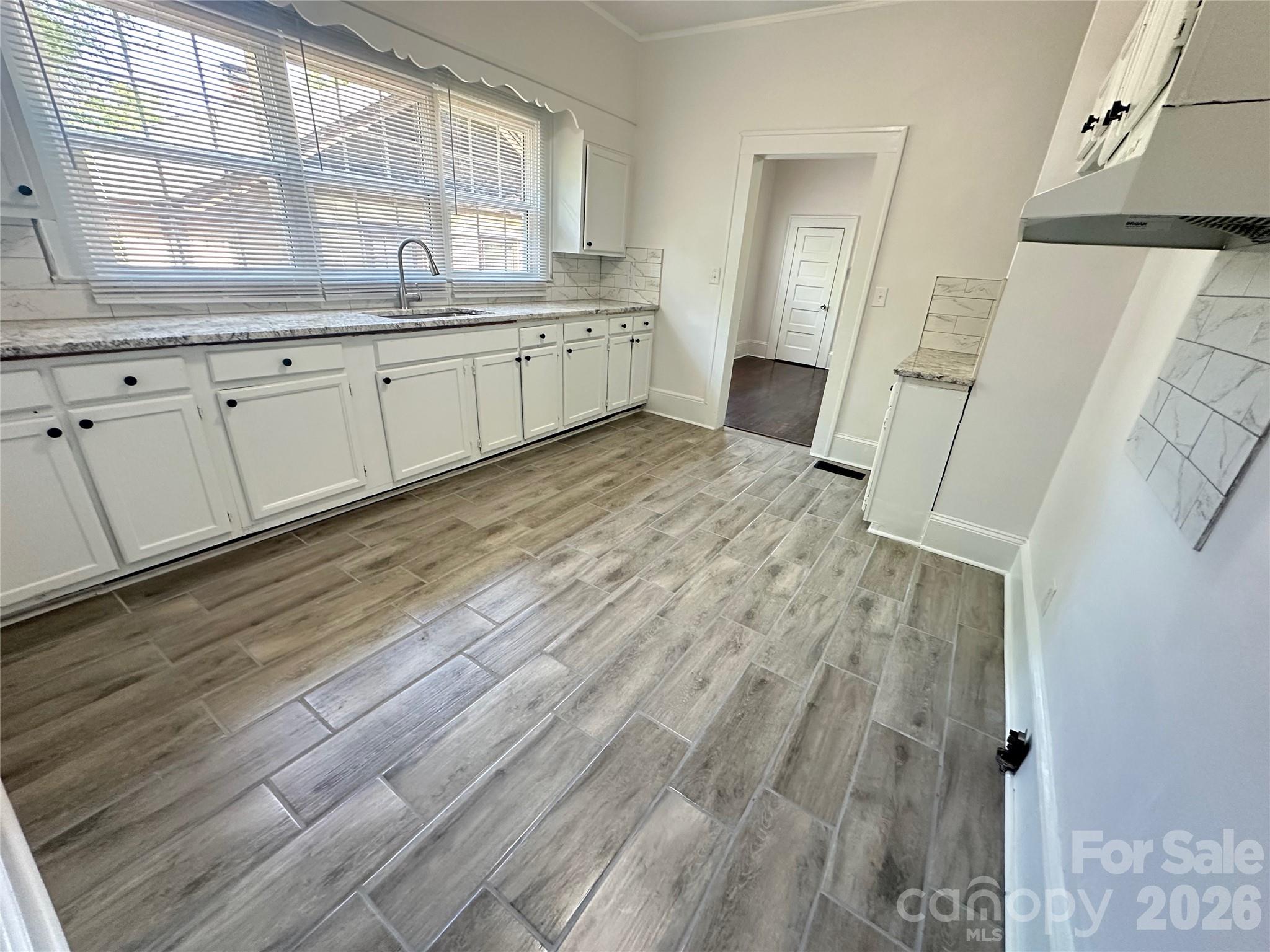 4028 Leo Street Property Photo 9