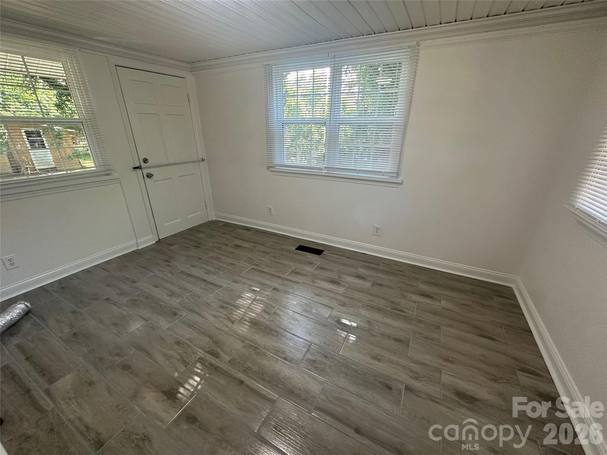 4028 Leo Street Property Photo 27