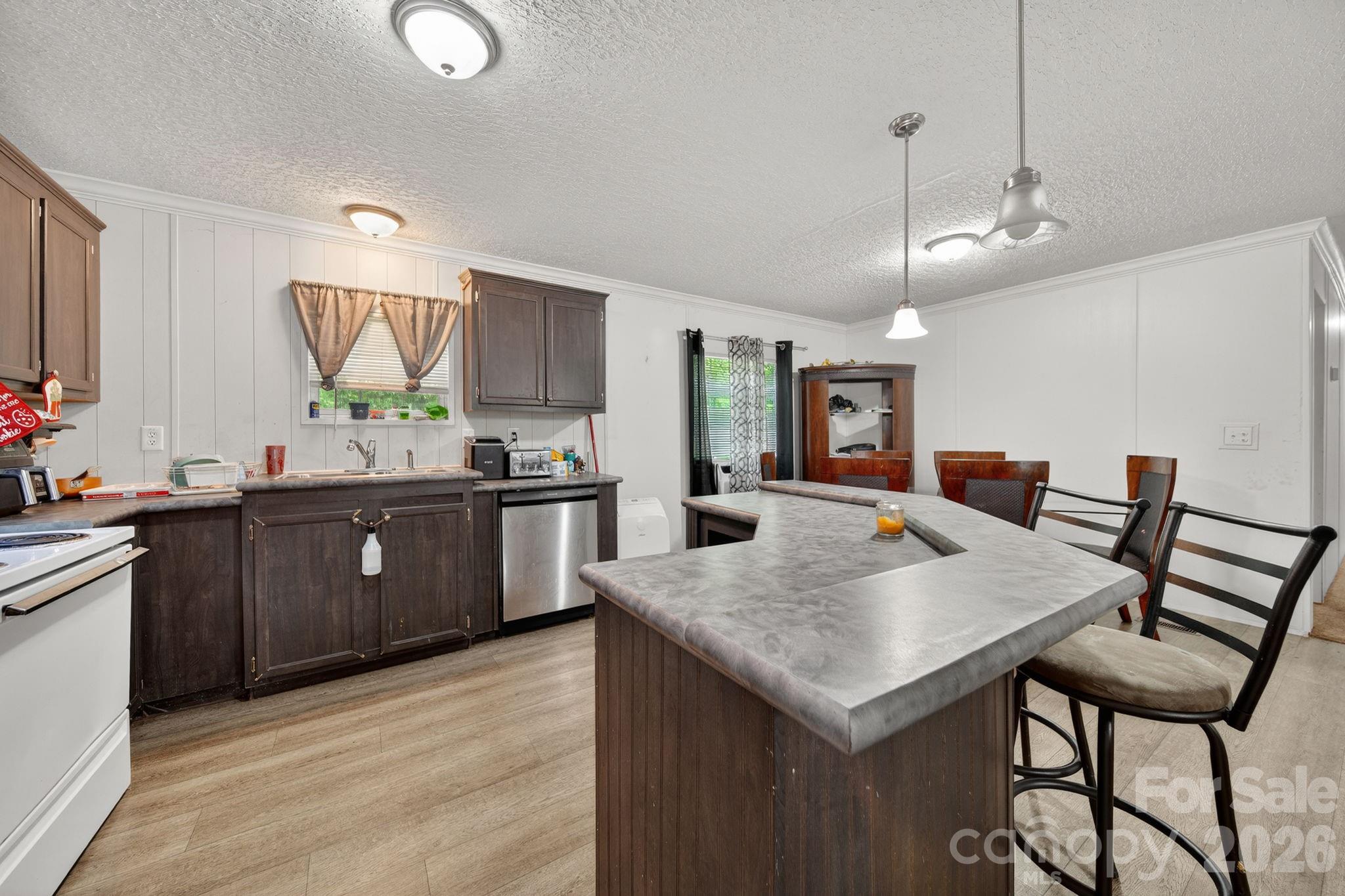 6956 Jamestowne Road Property Photo 10