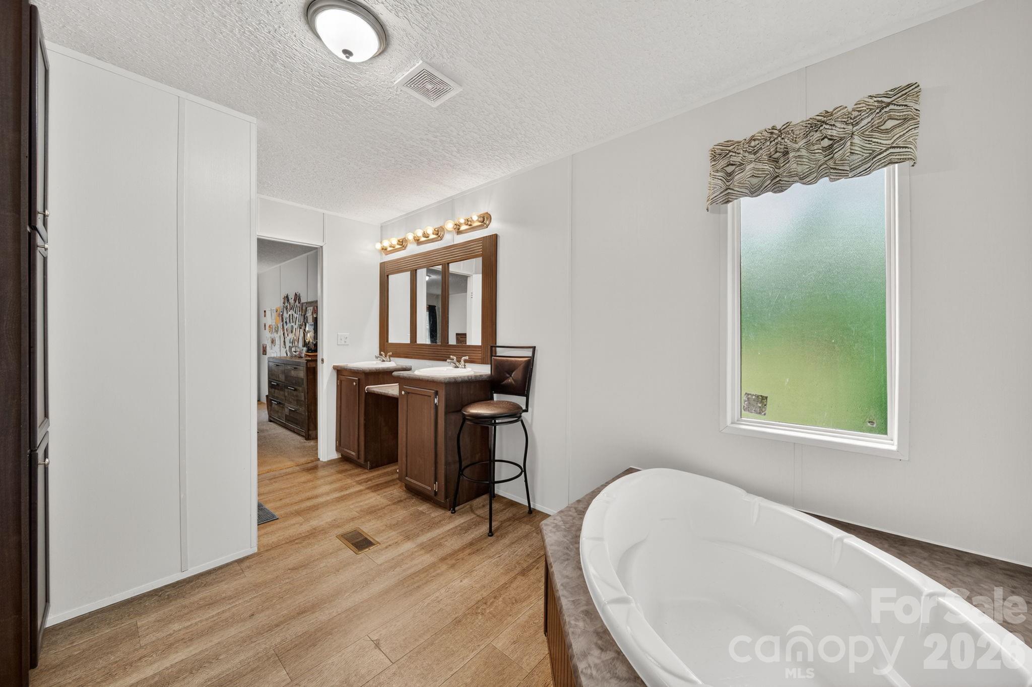 6956 Jamestowne Road Property Photo 13