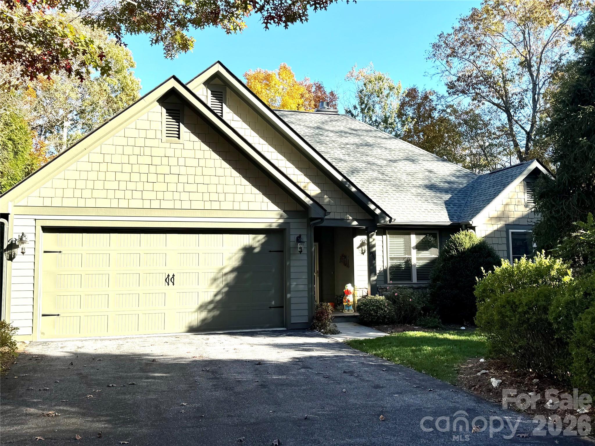 894 Dunroy Drive Property Photo 1