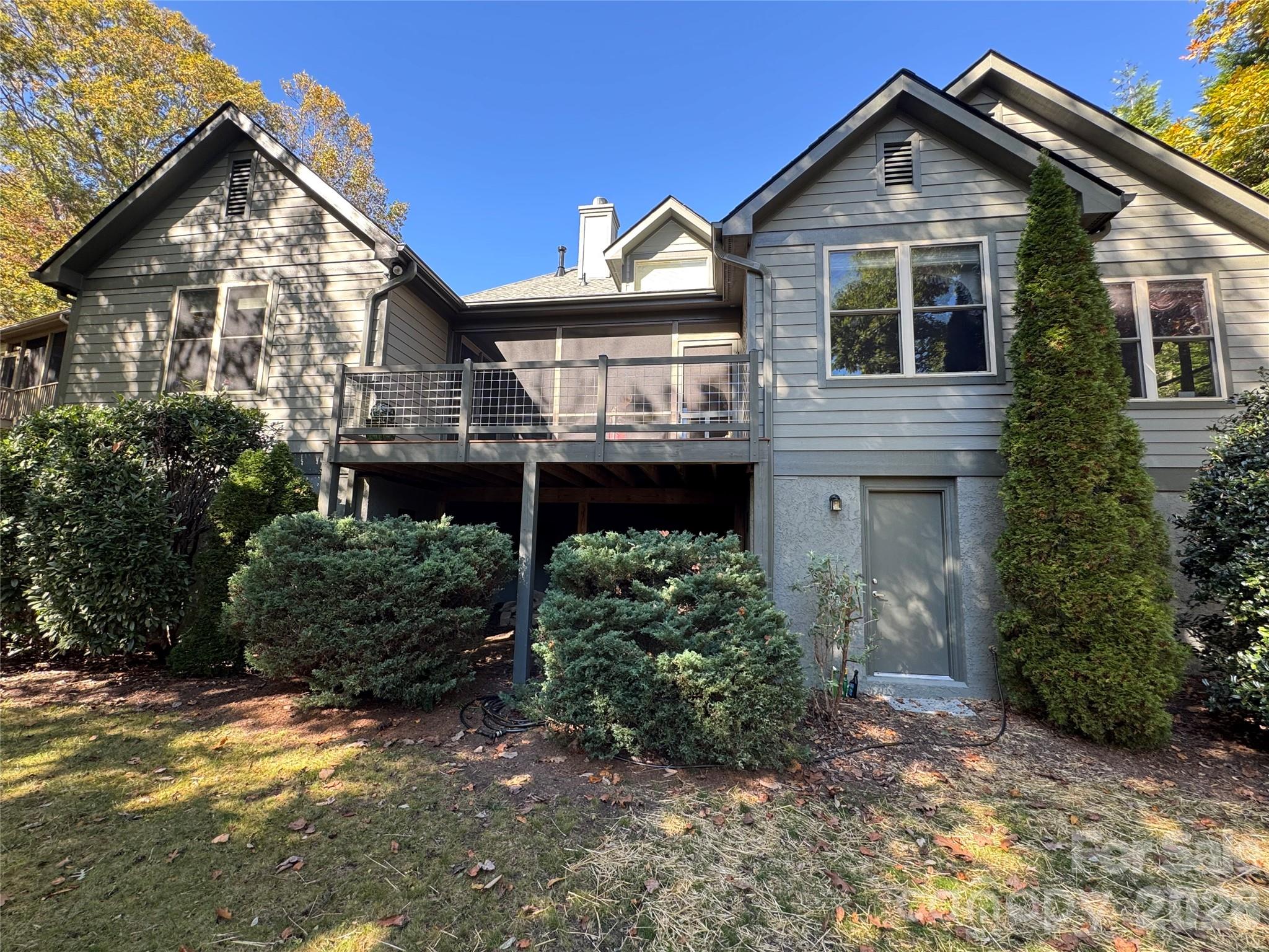 894 Dunroy Drive Property Photo 3