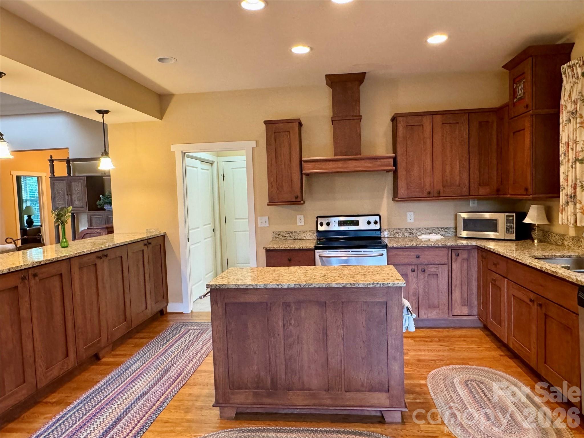 894 Dunroy Drive Property Photo 14