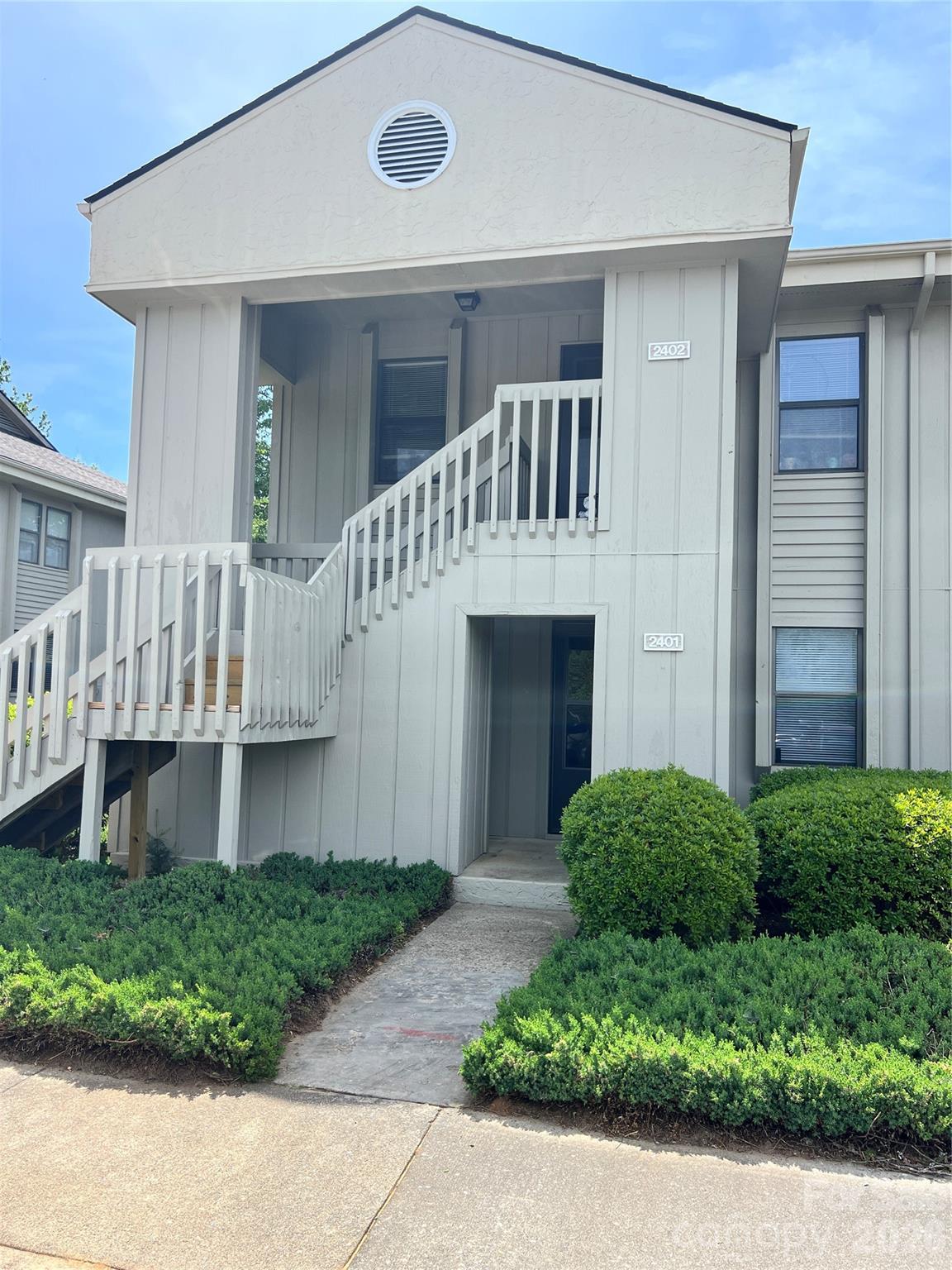 2401 Abbey Circle Property Photo 1