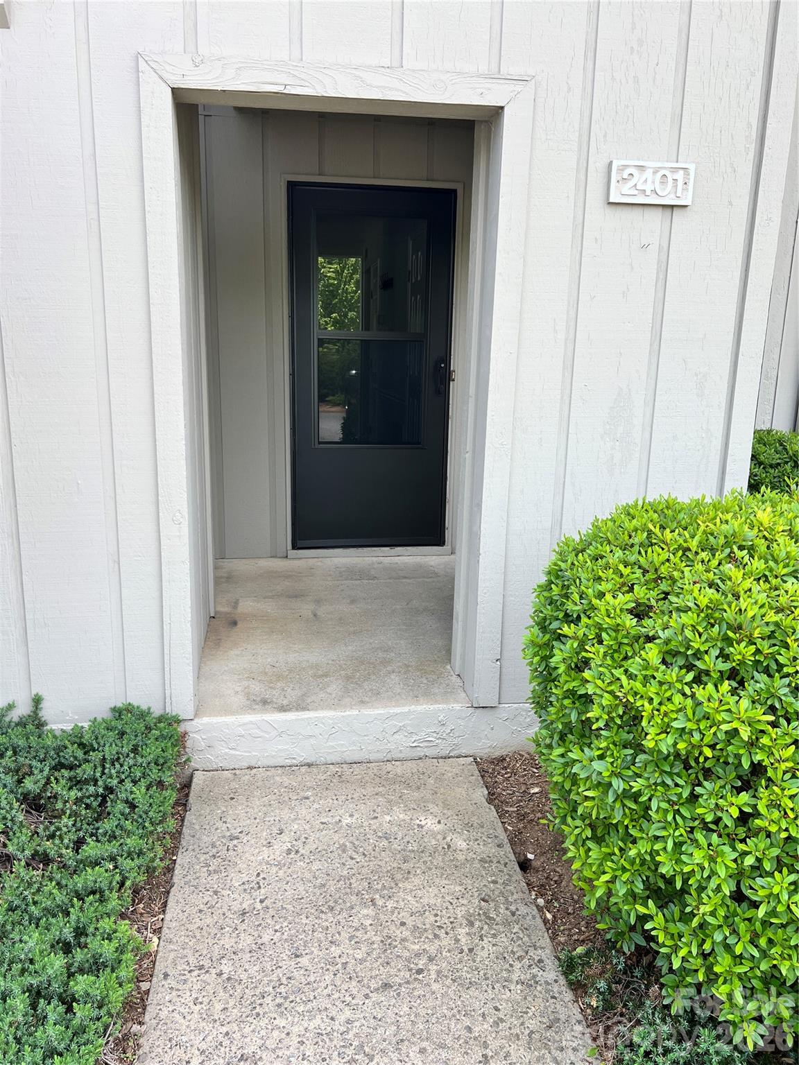 2401 Abbey Circle Property Photo 2