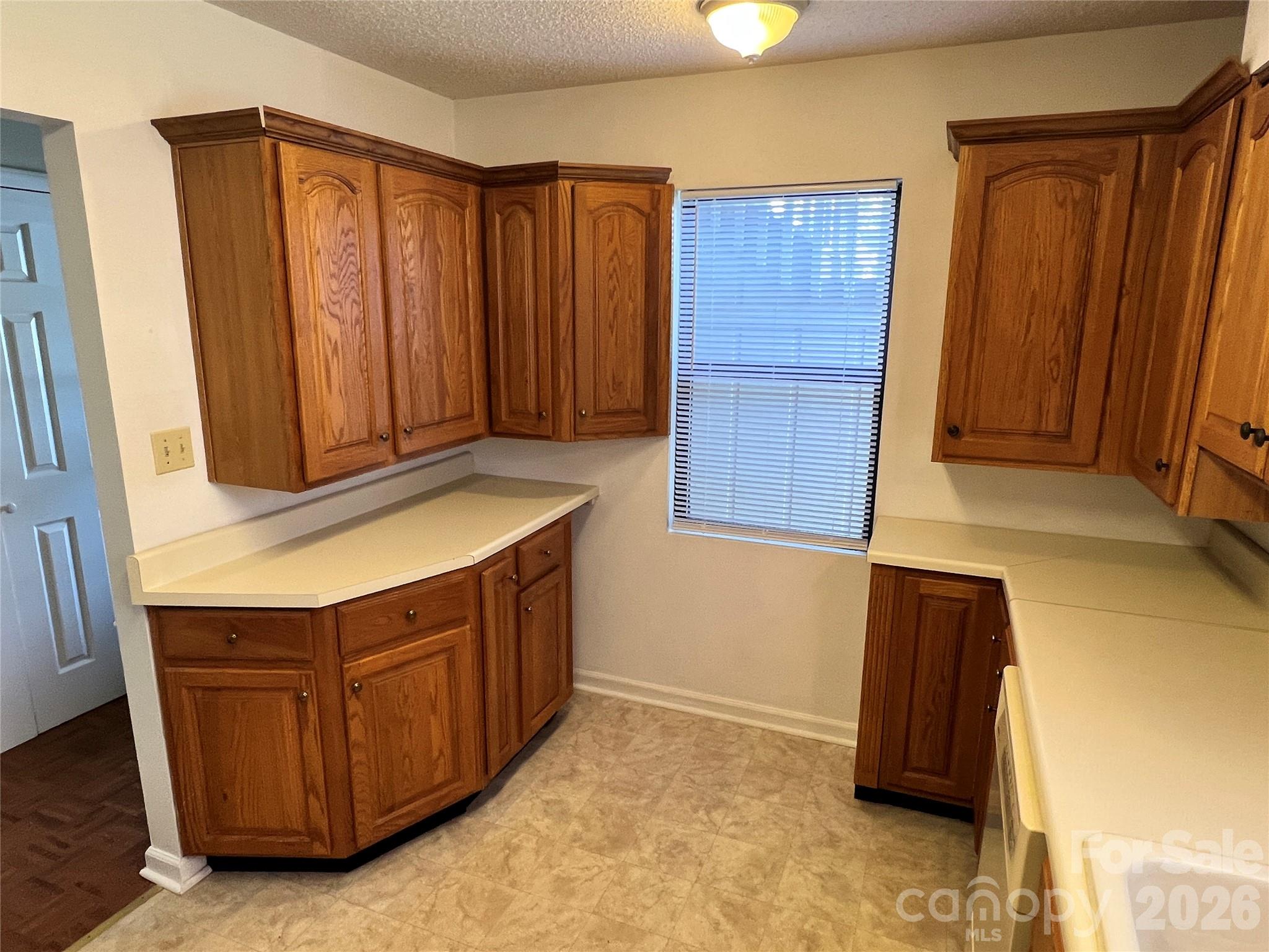2401 Abbey Circle Property Photo 3