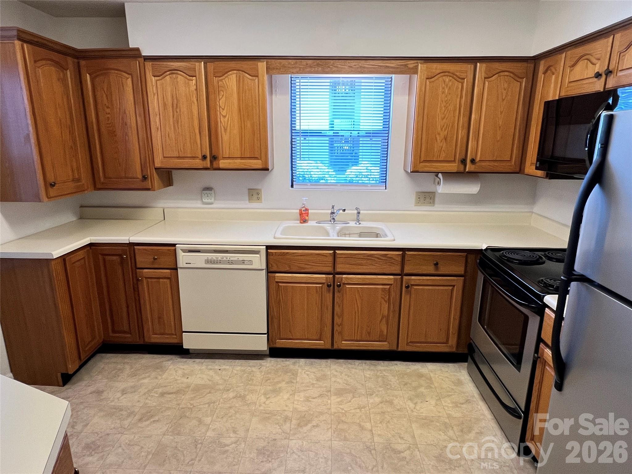 2401 Abbey Circle Property Photo 4