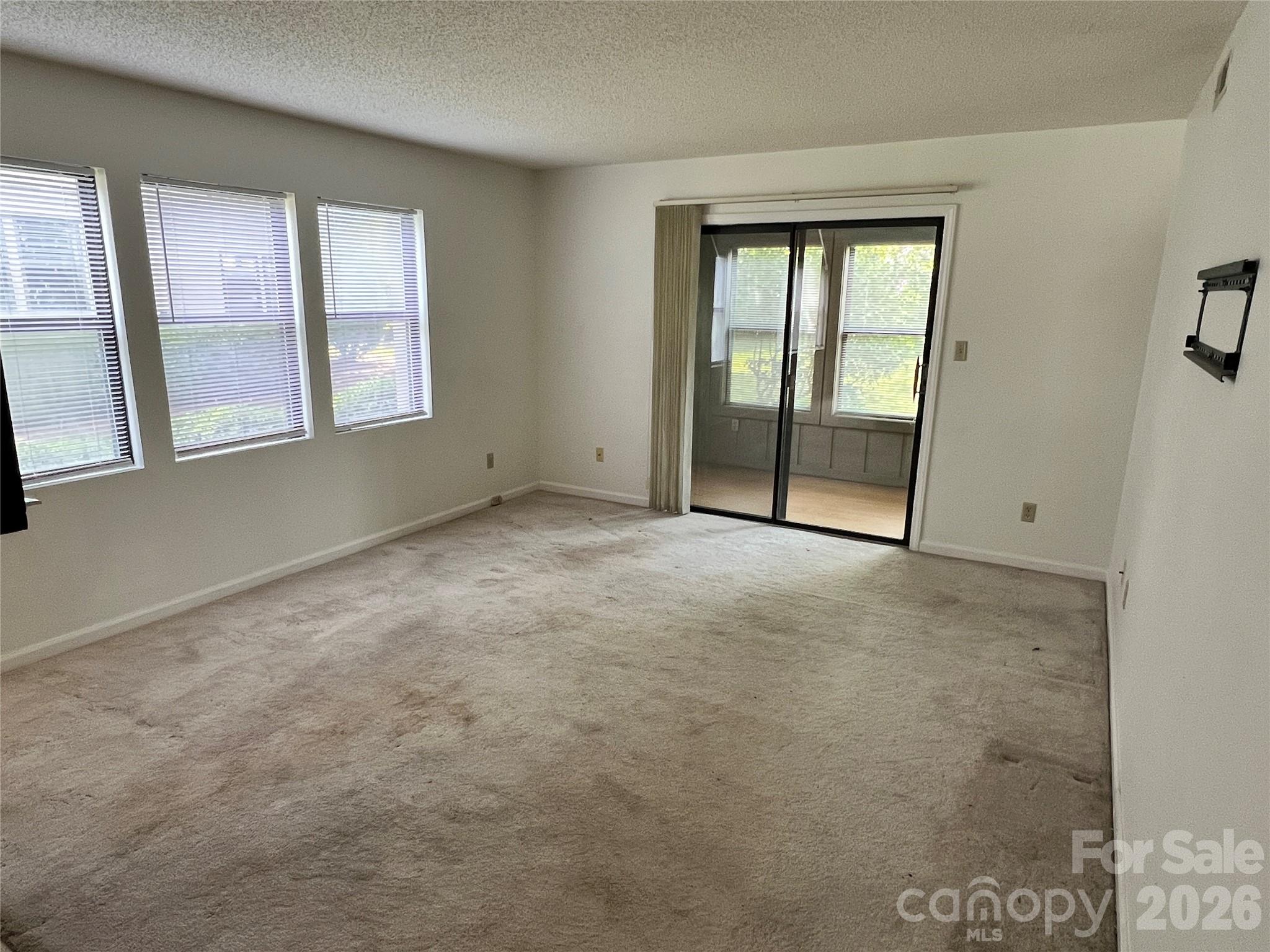 2401 Abbey Circle Property Photo 8