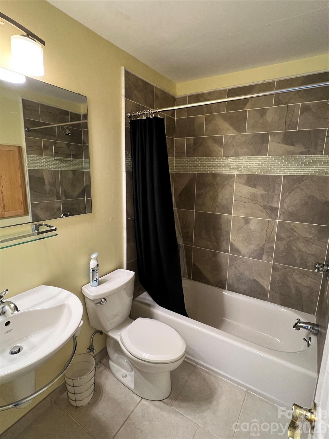 2401 Abbey Circle Property Photo 13