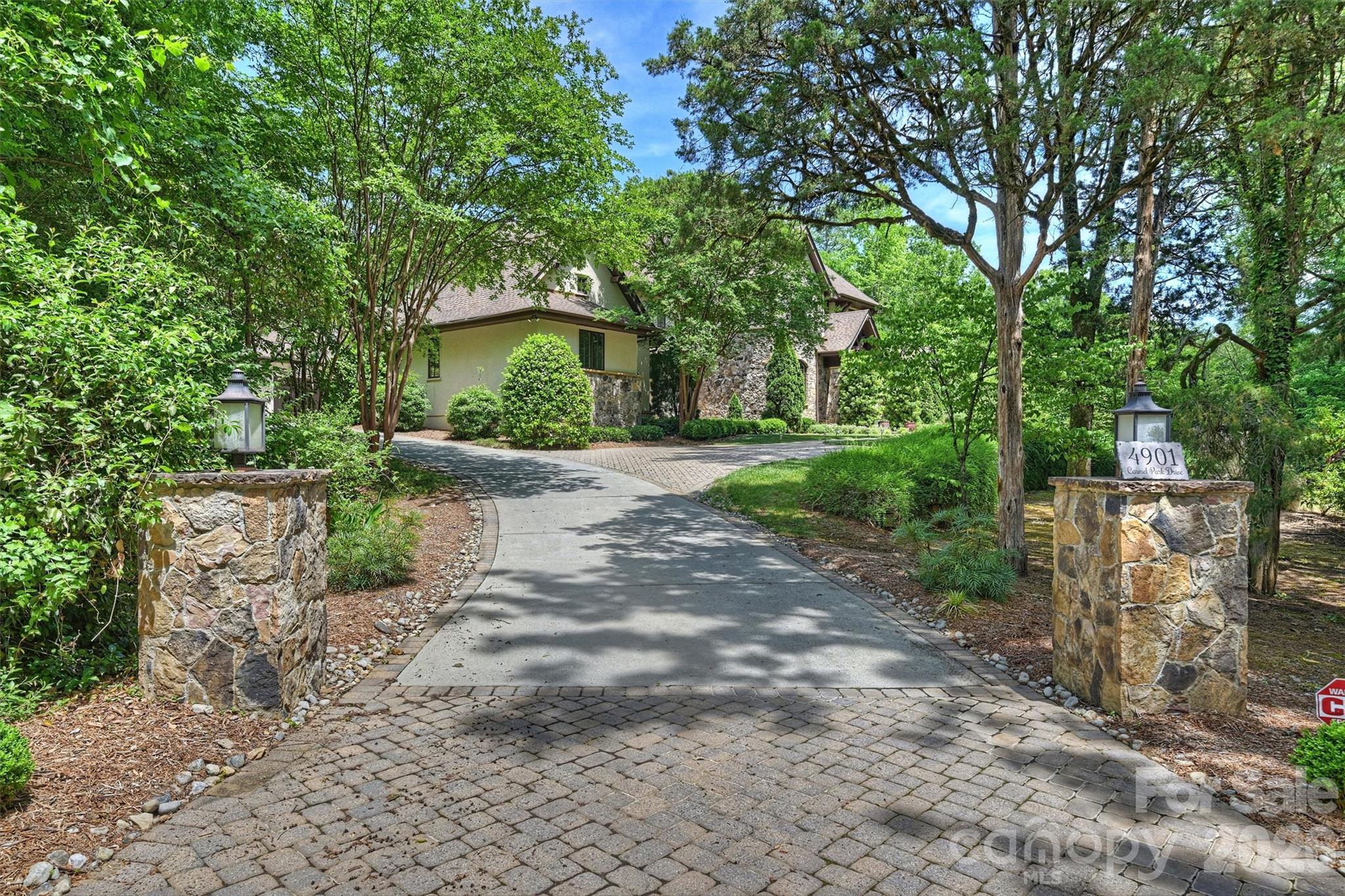 4901 Carmel Park Drive Property Photo 1