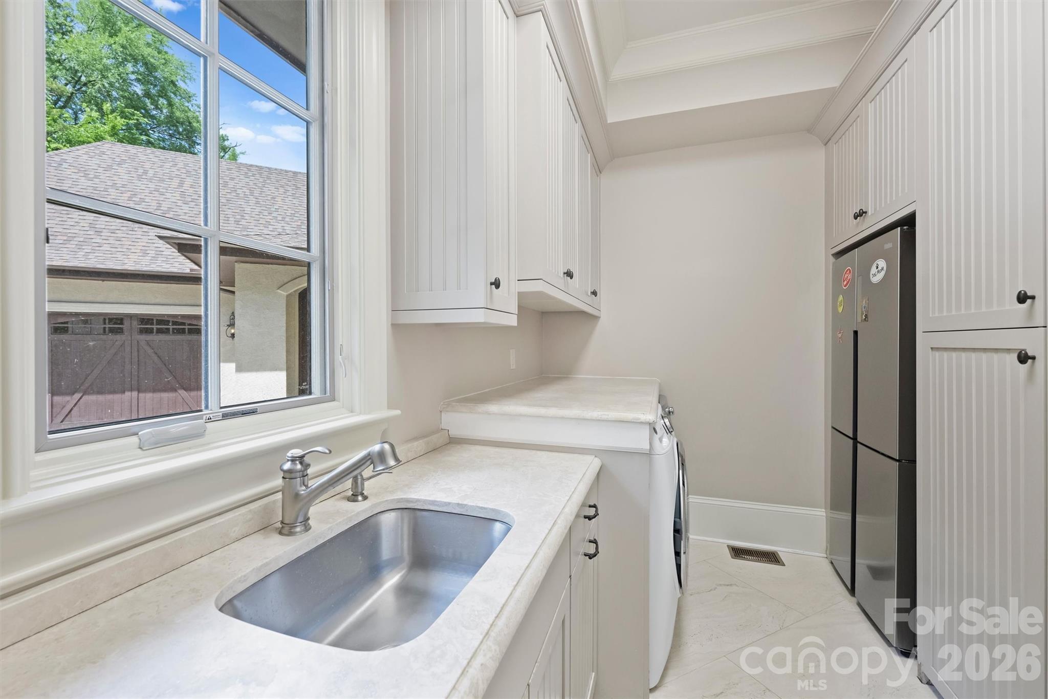4901 Carmel Park Drive Property Photo 8
