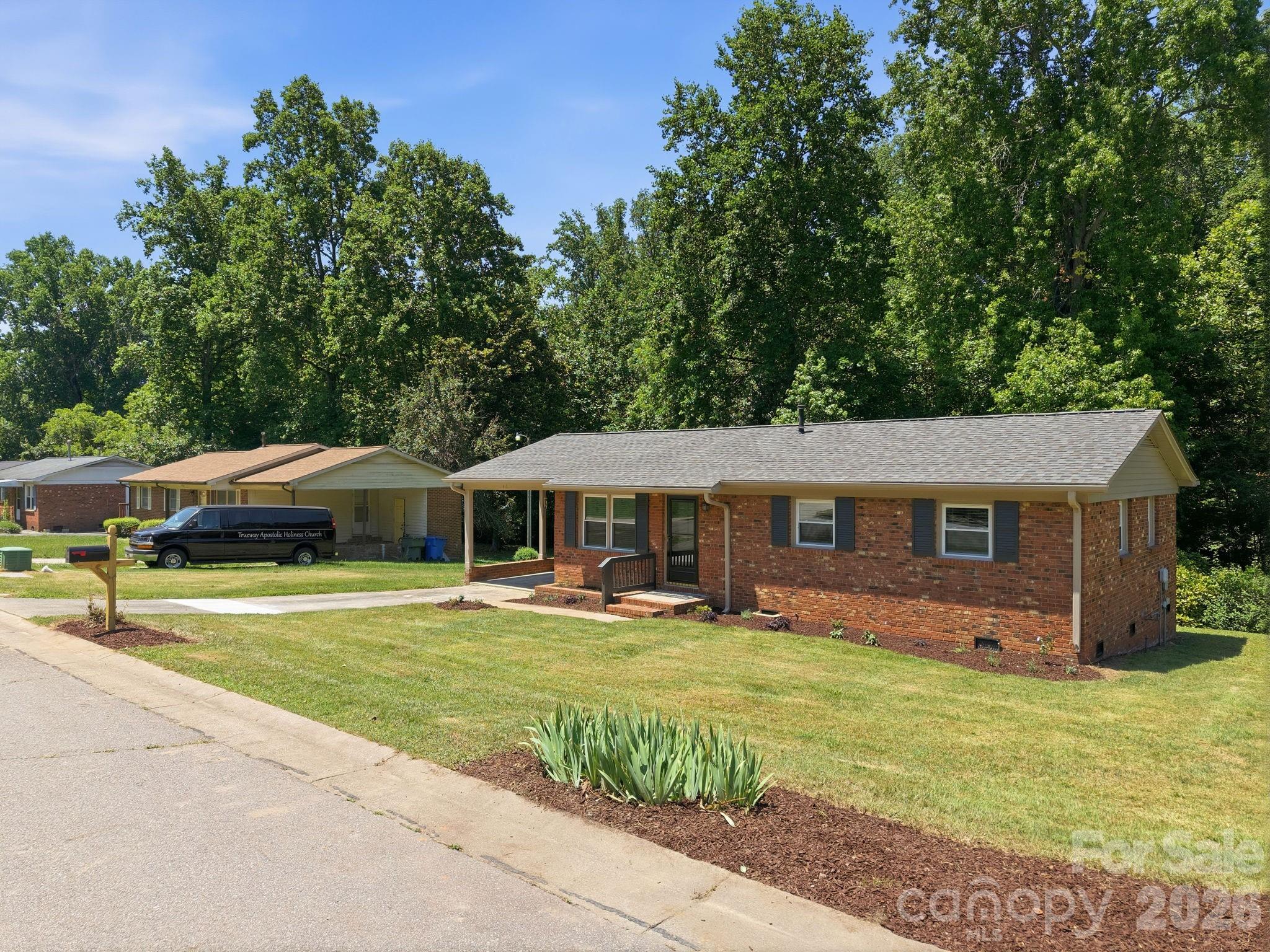 413 E Mclelland Avenue Property Photo 3
