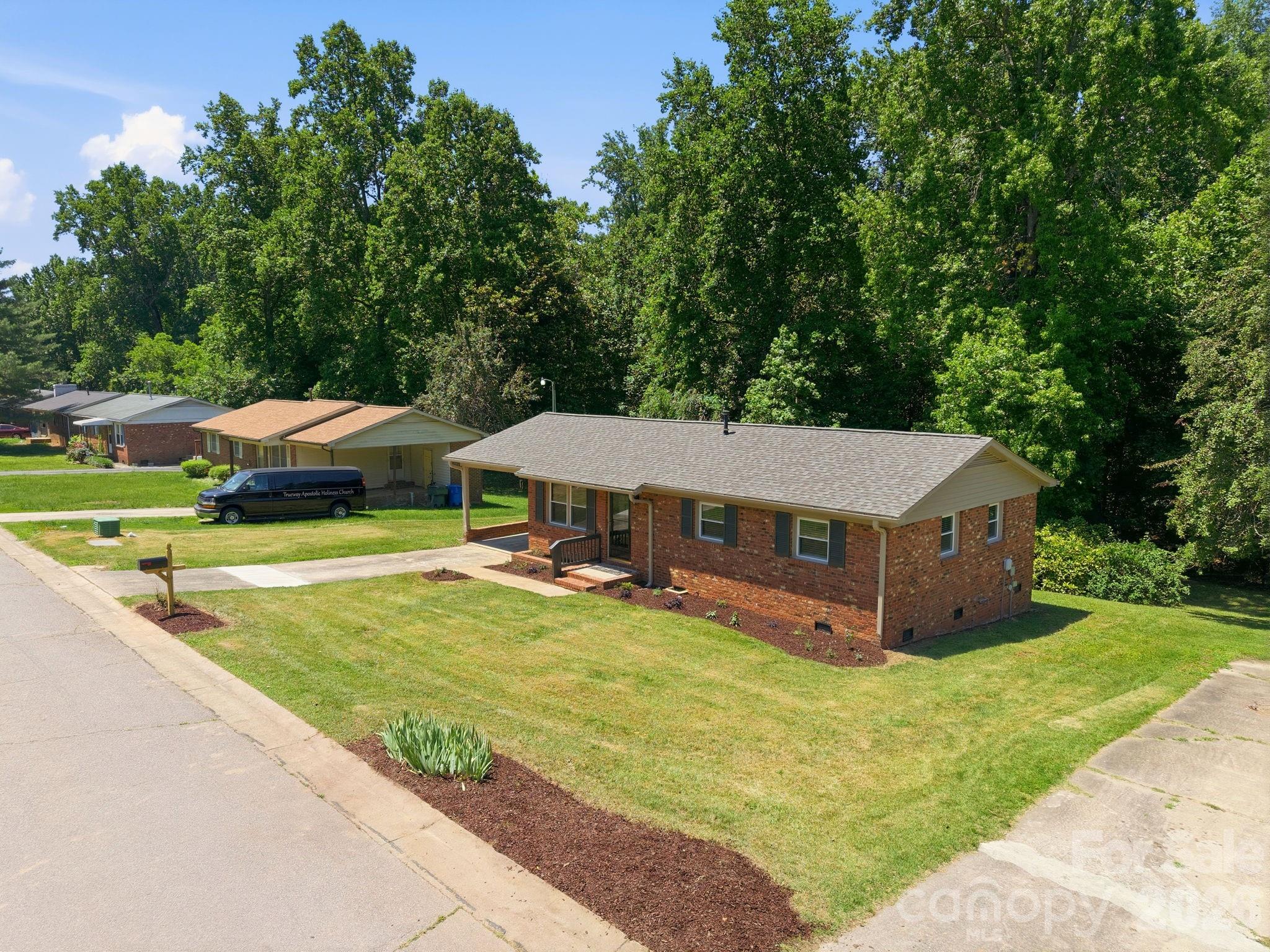 413 E Mclelland Avenue Property Photo 5